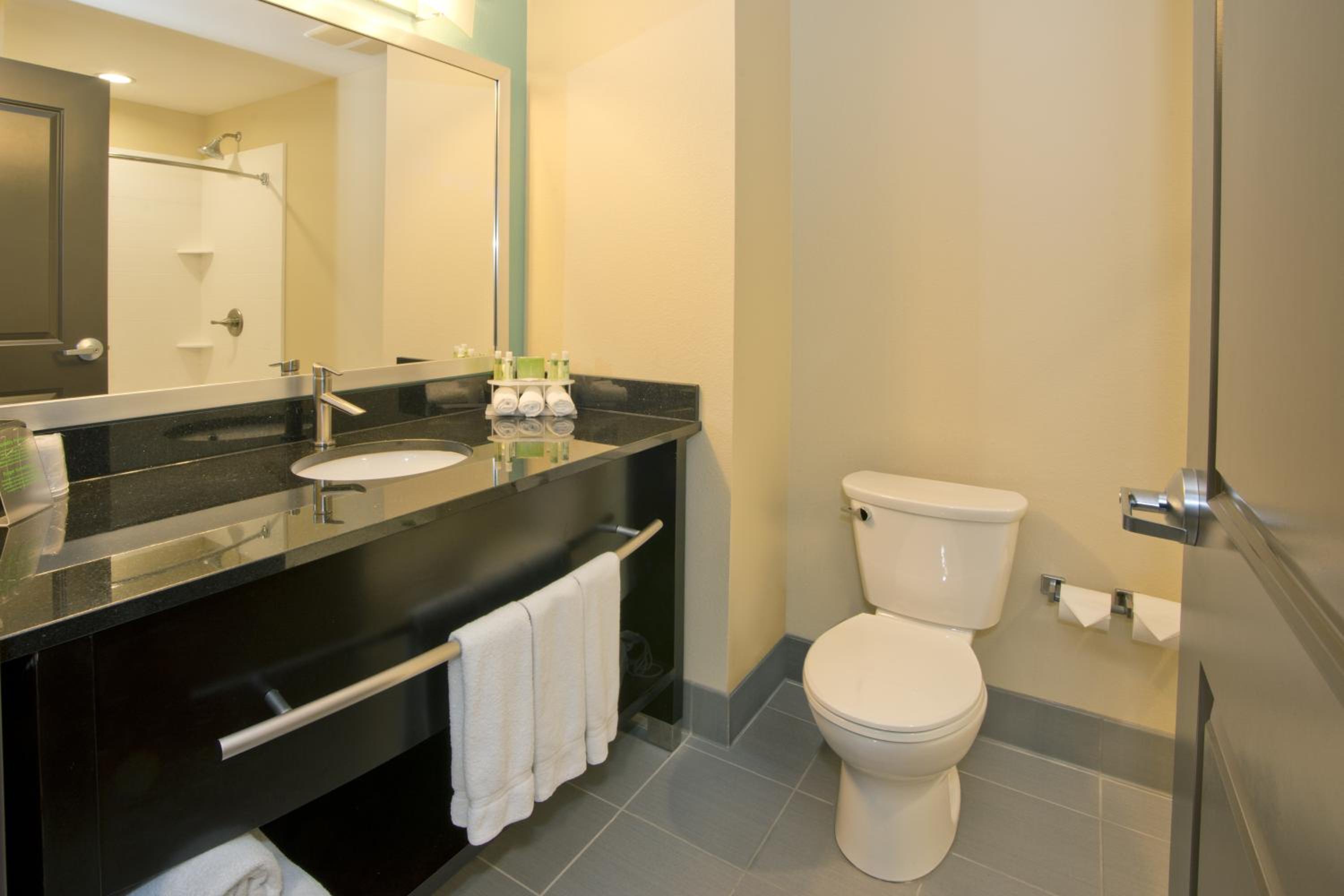 Suite - Hearing Accessible - Non-Smoking