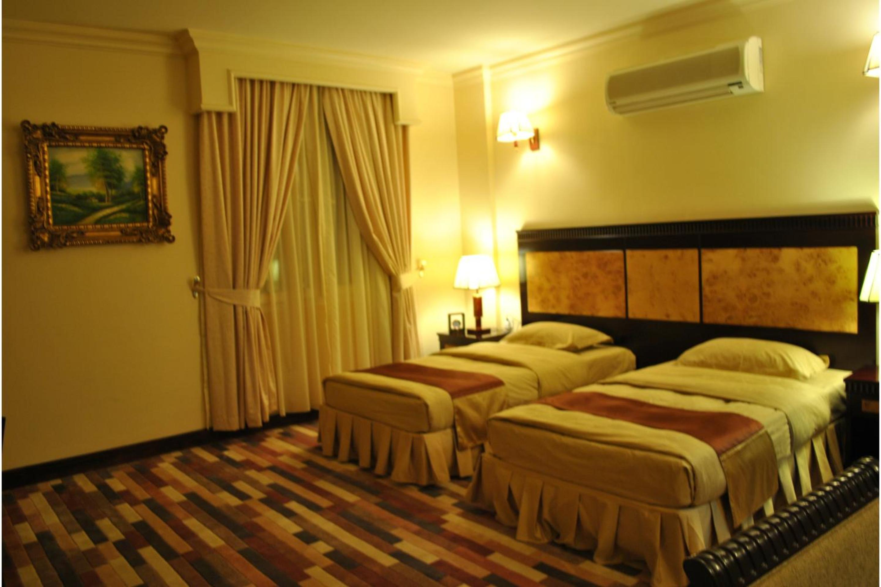 Deluxe Twin Room photo 2