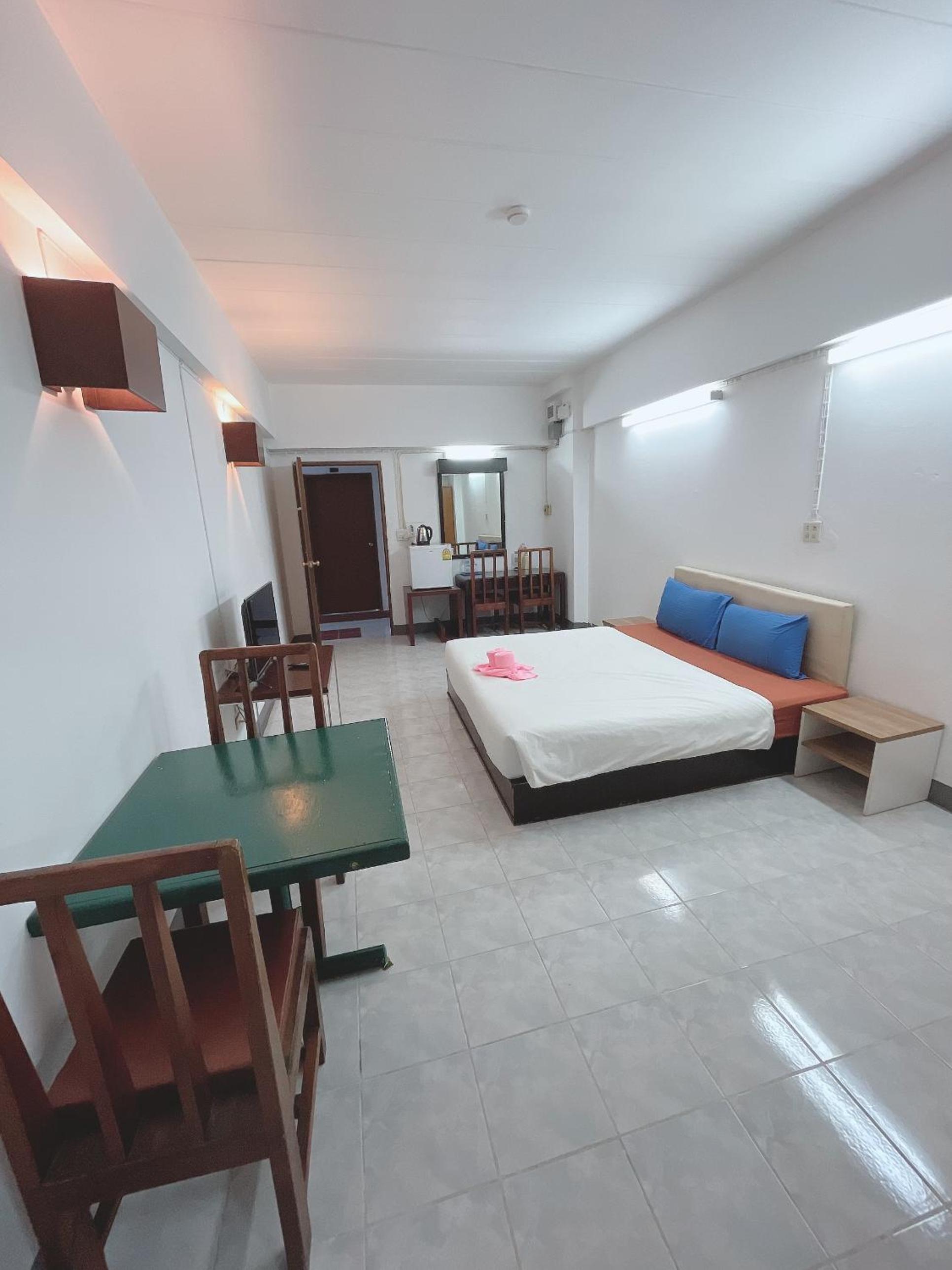 Standard Double or Twin Room photo 1