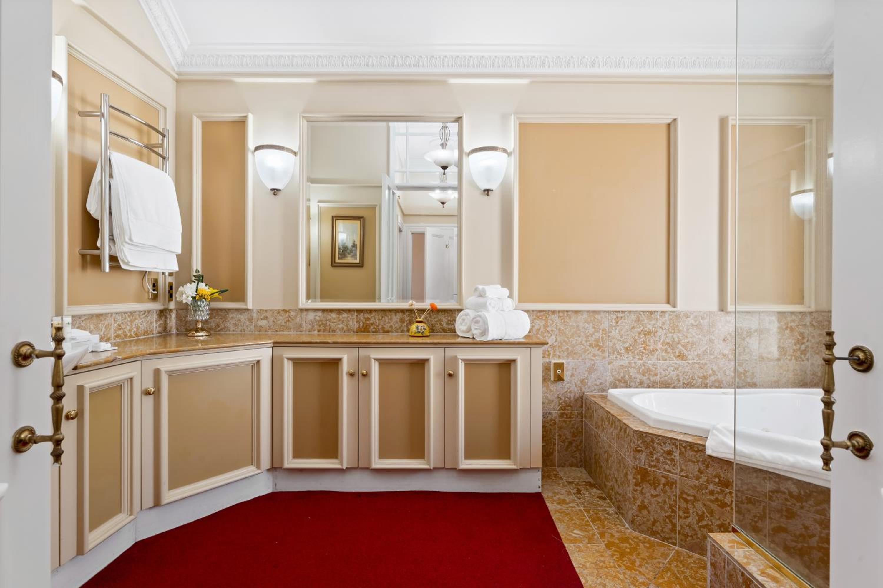 King Room with Spa Bath - Photo 5