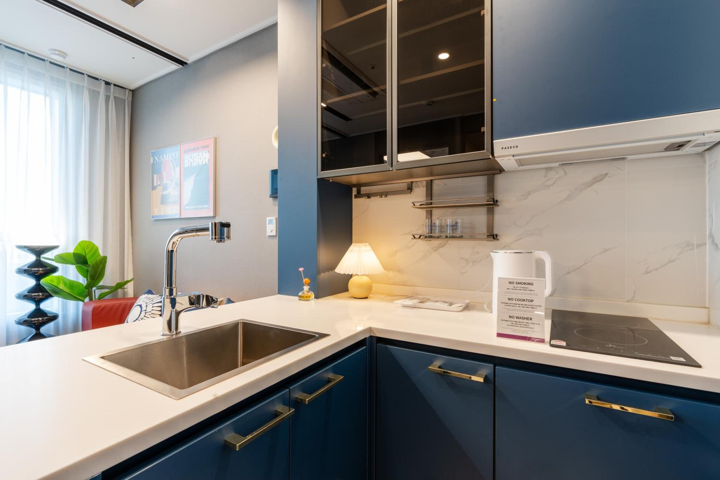 Suite - Photo 13
