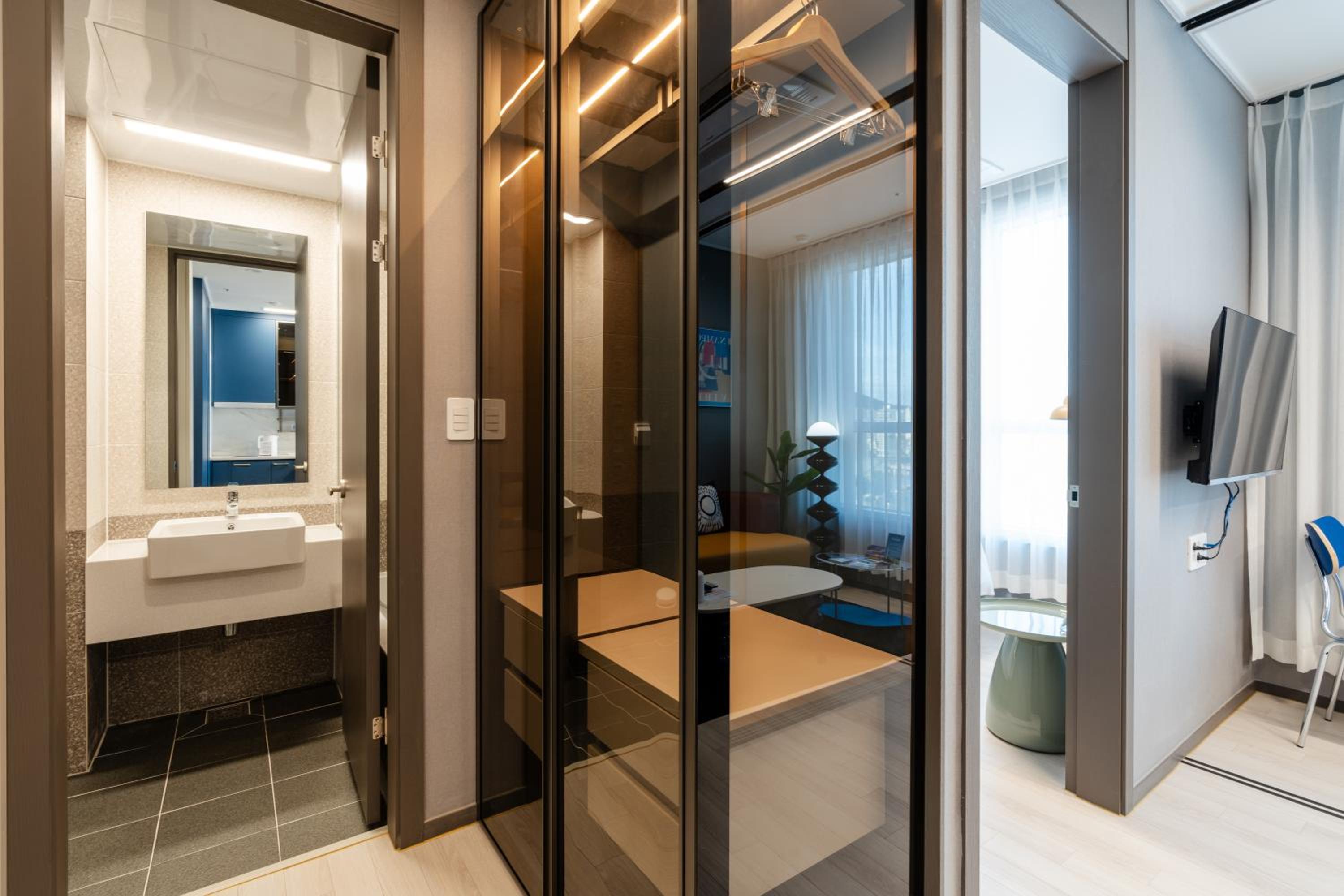 Suite - Photo 8
