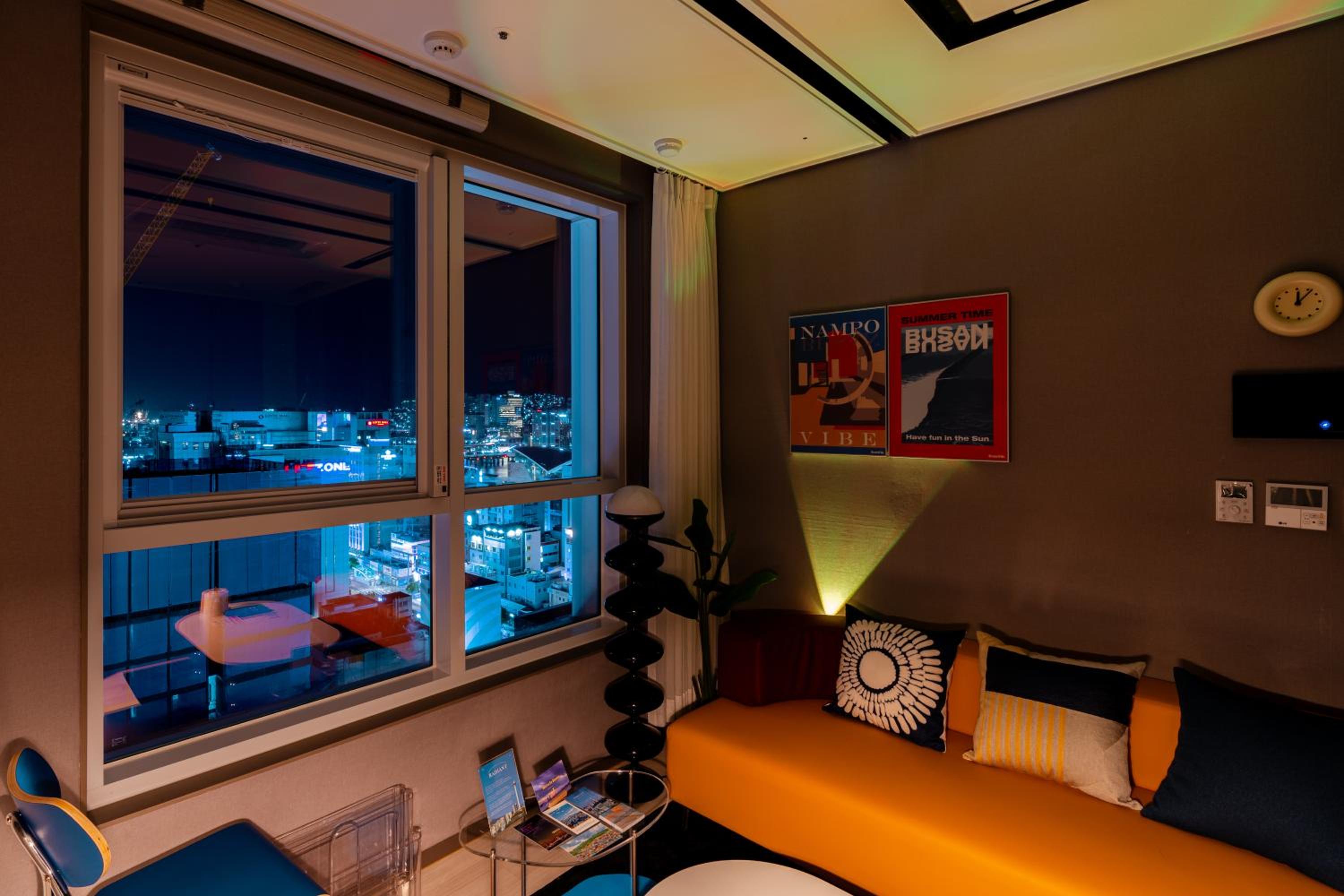 Suite - Photo 12