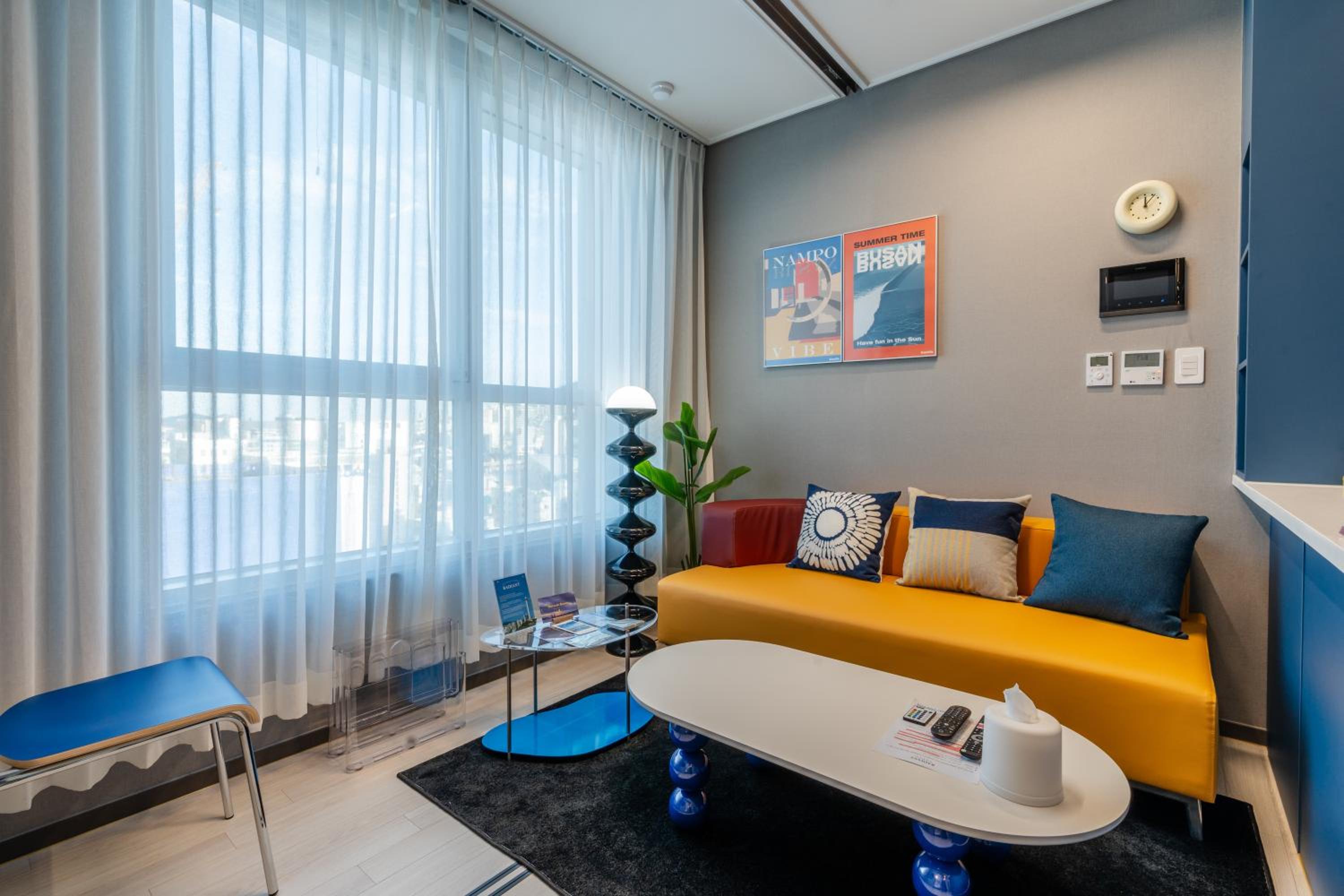 Suite - Photo 11