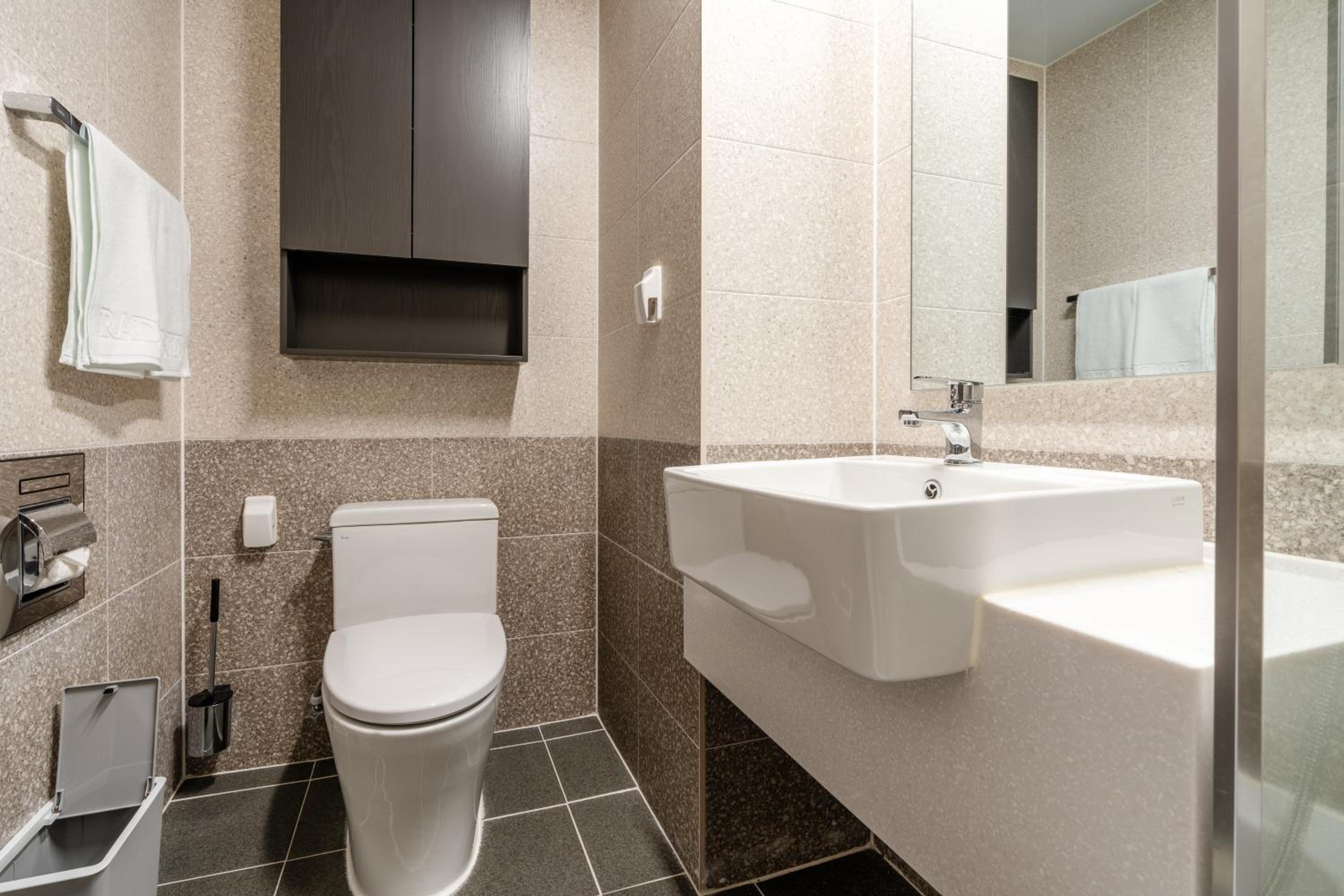 Suite - Photo 5