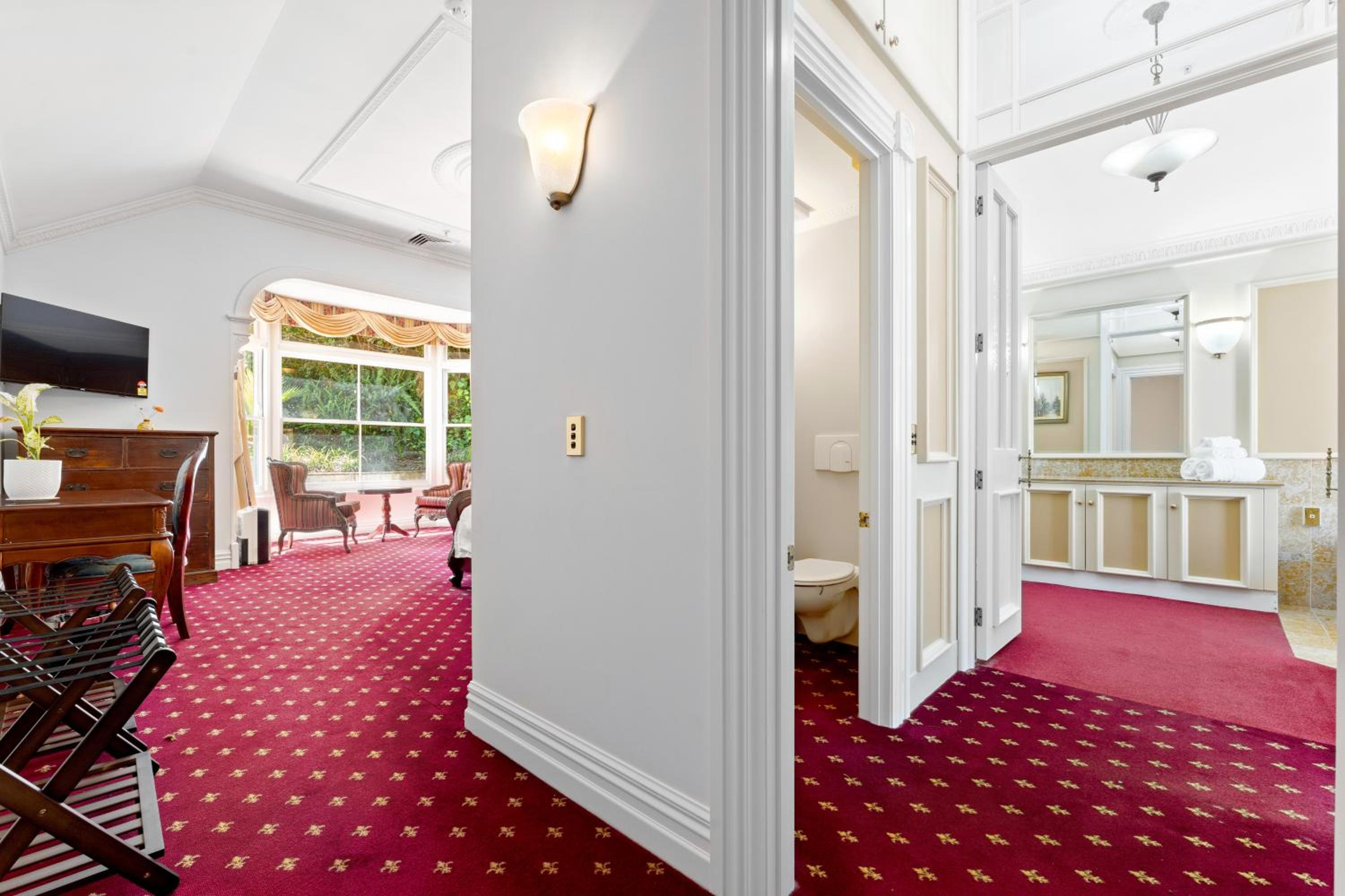 King Room with Spa Bath - Photo 8