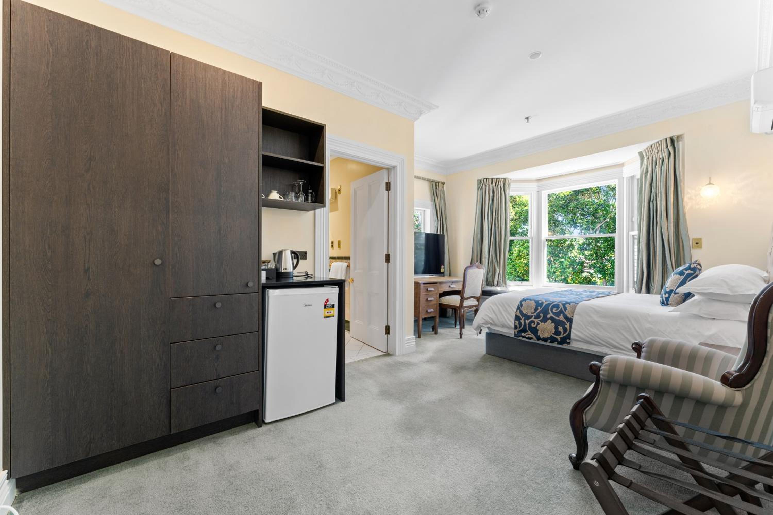 Deluxe King Room - Photo 1