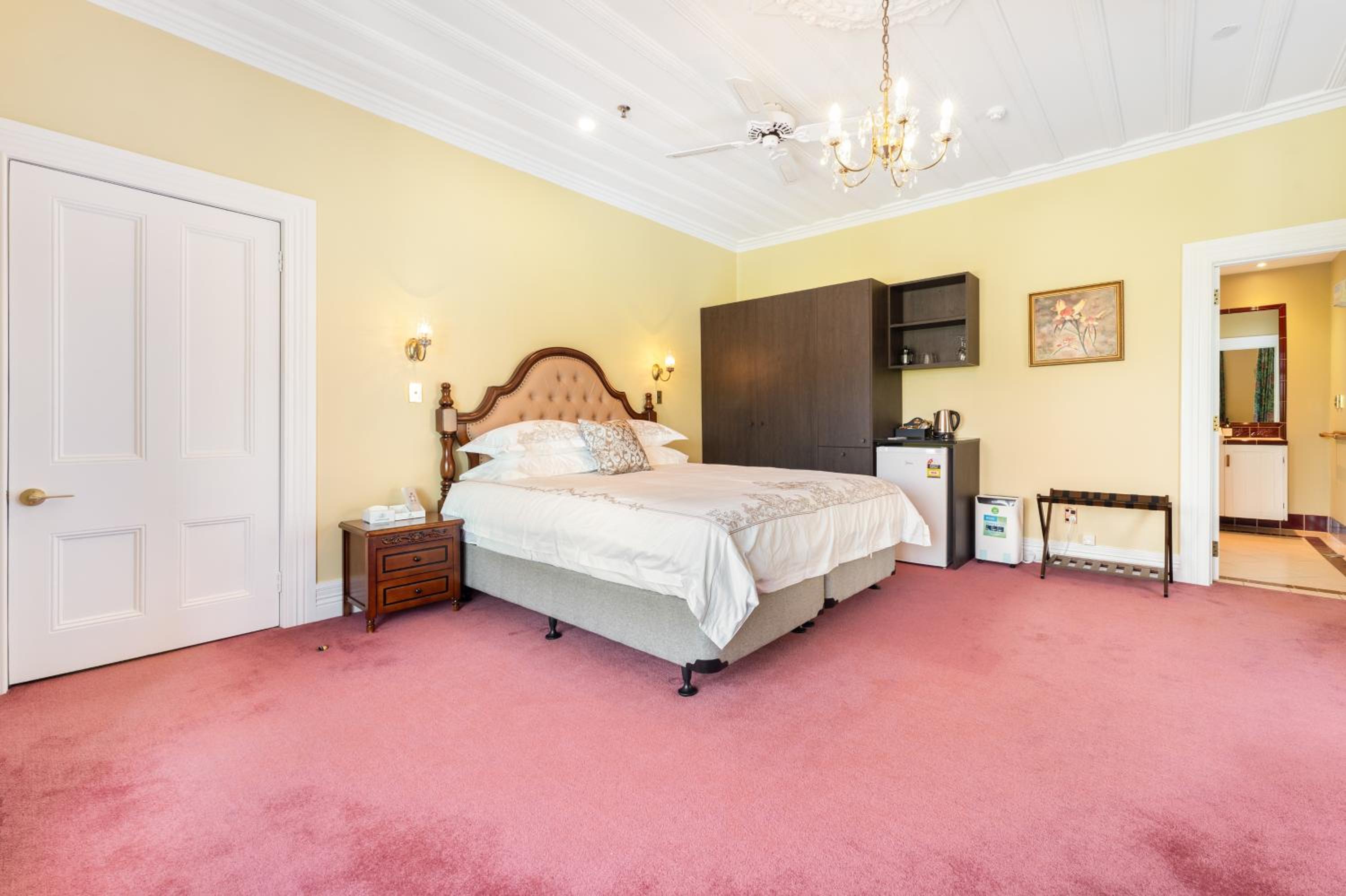King Room with Spa Bath