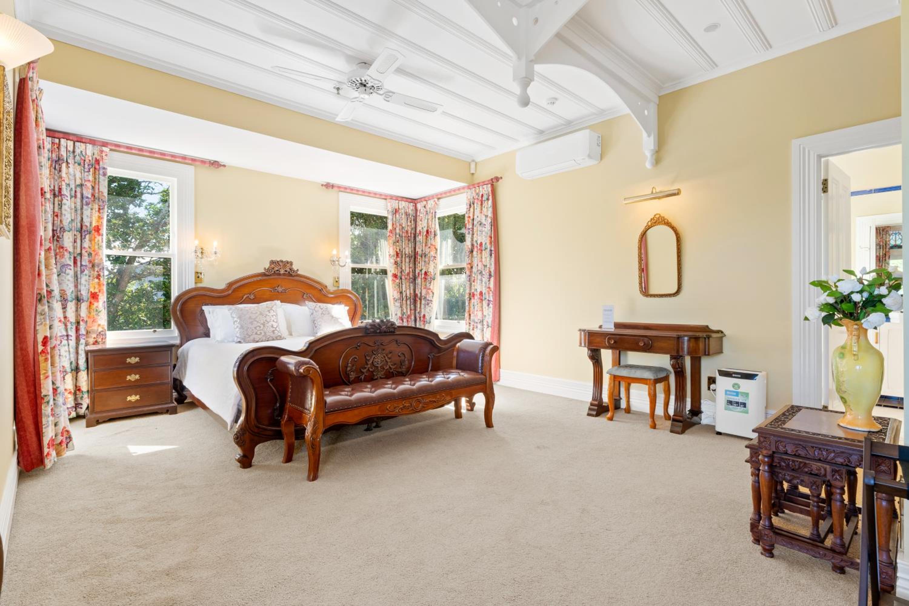 King Room with Balcony - Photo 1