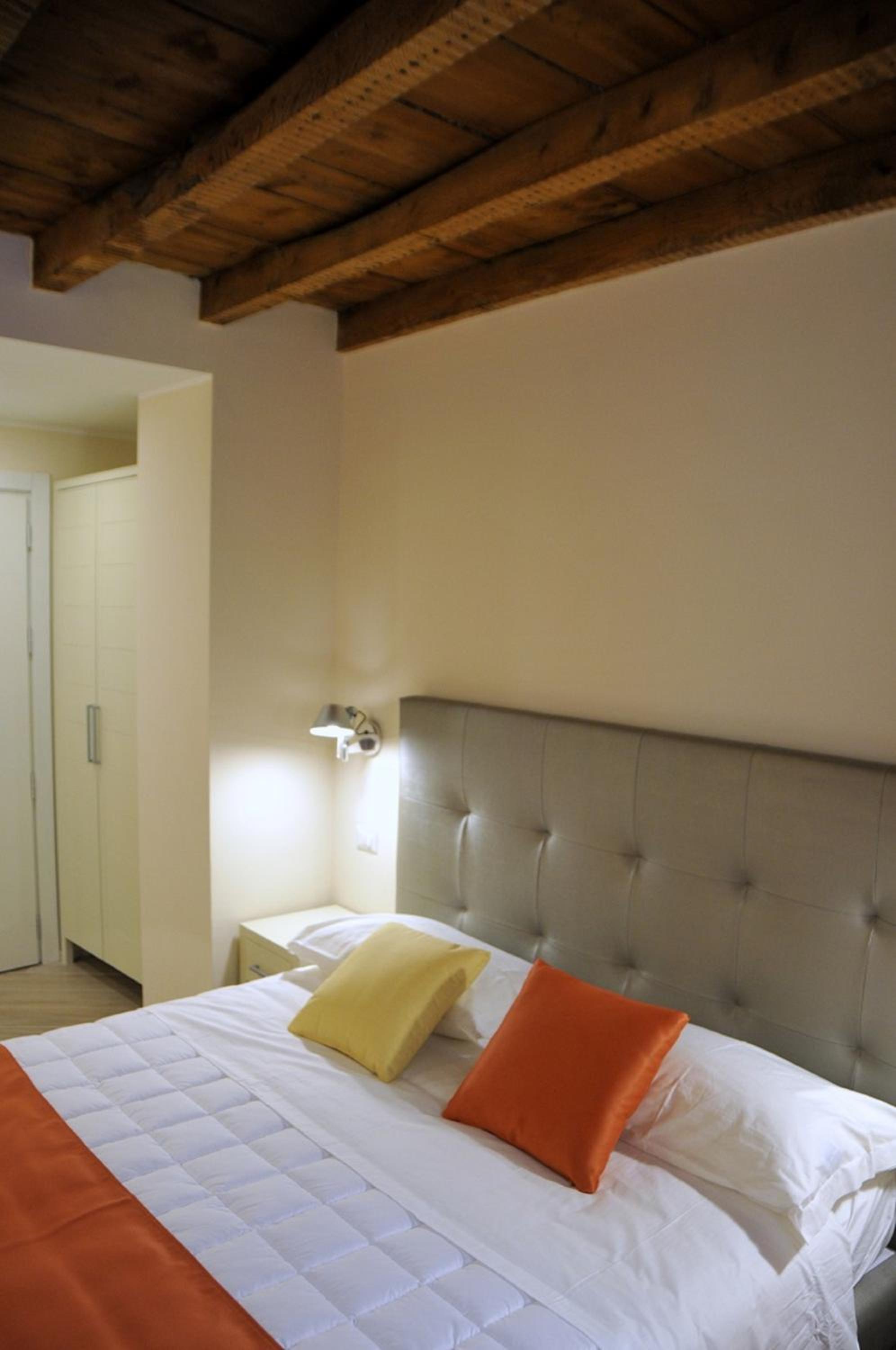 Double Room - Photo 7