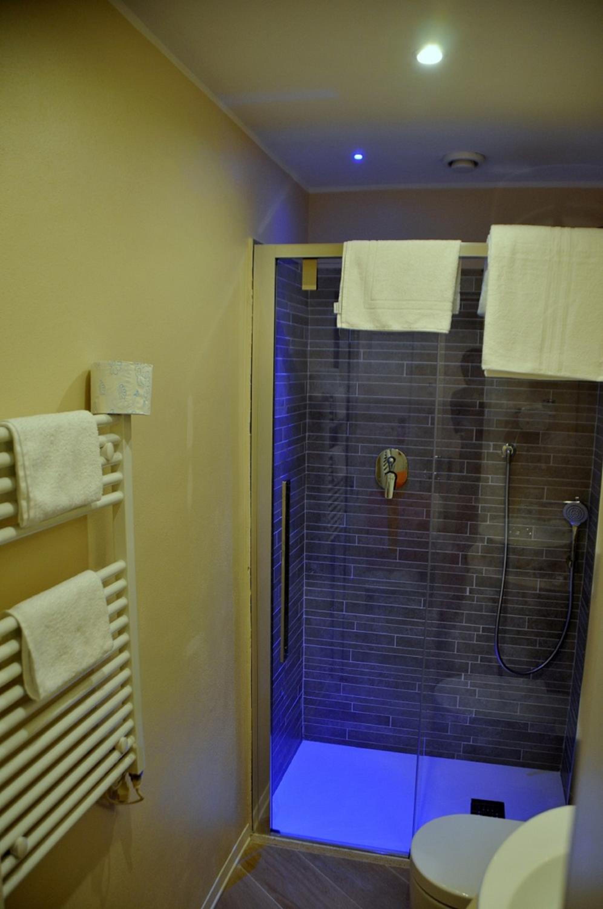 Double Room - Photo 19