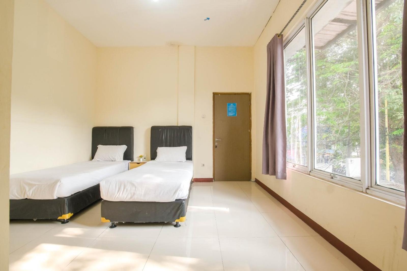 Standard Twin Room - Photo 2