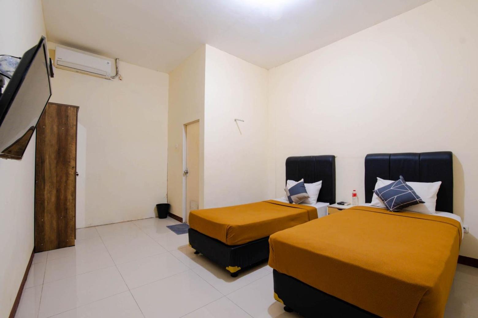 Standard Twin Room - Photo 4