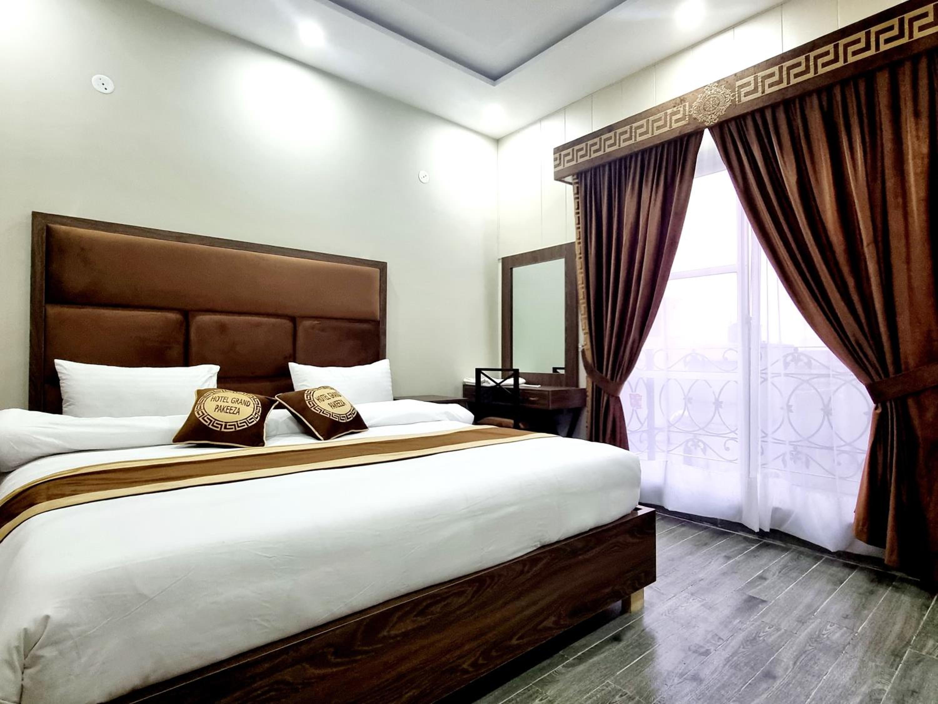 Deluxe King Room photo 2