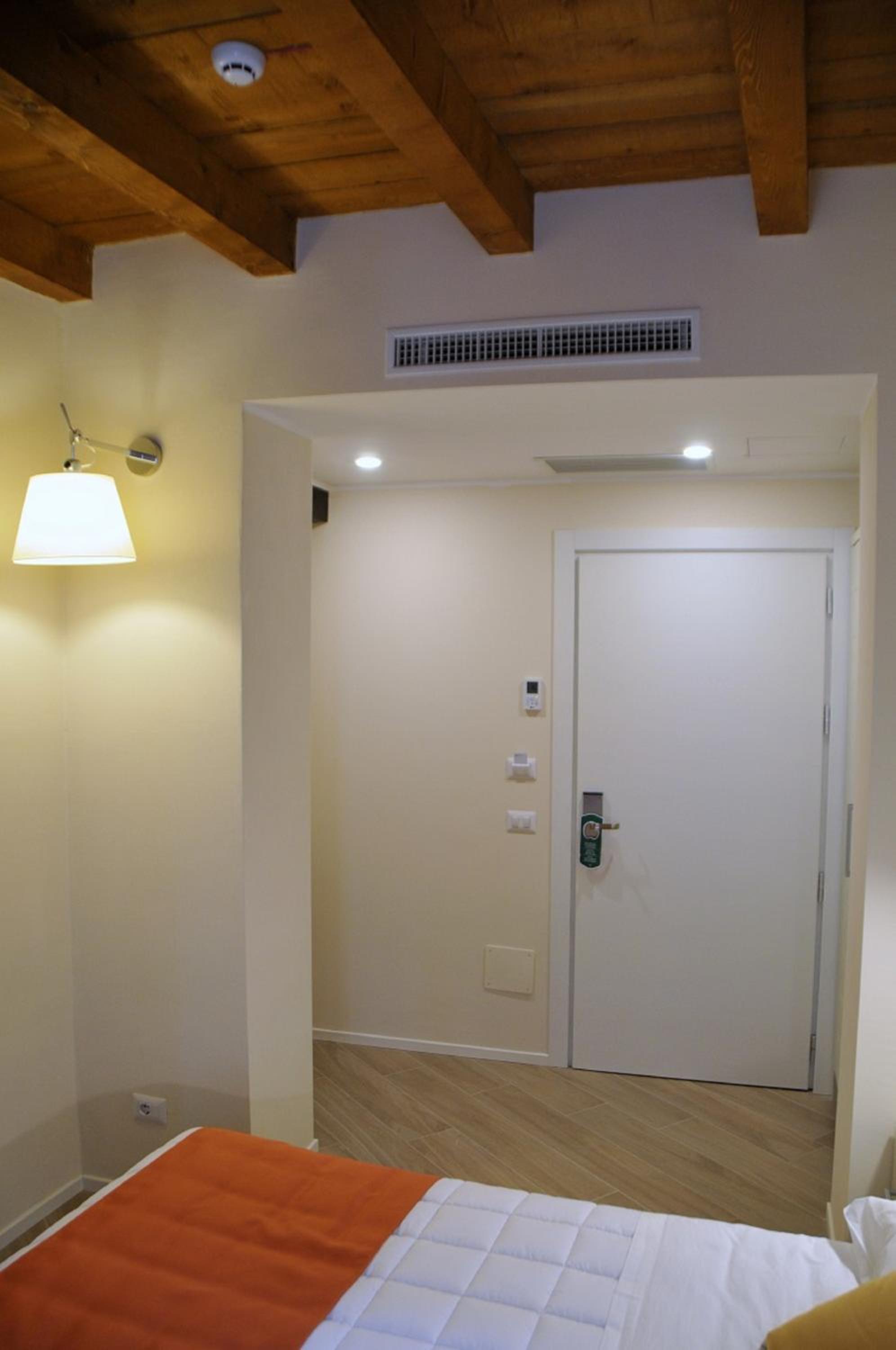 Double Room - Photo 6
