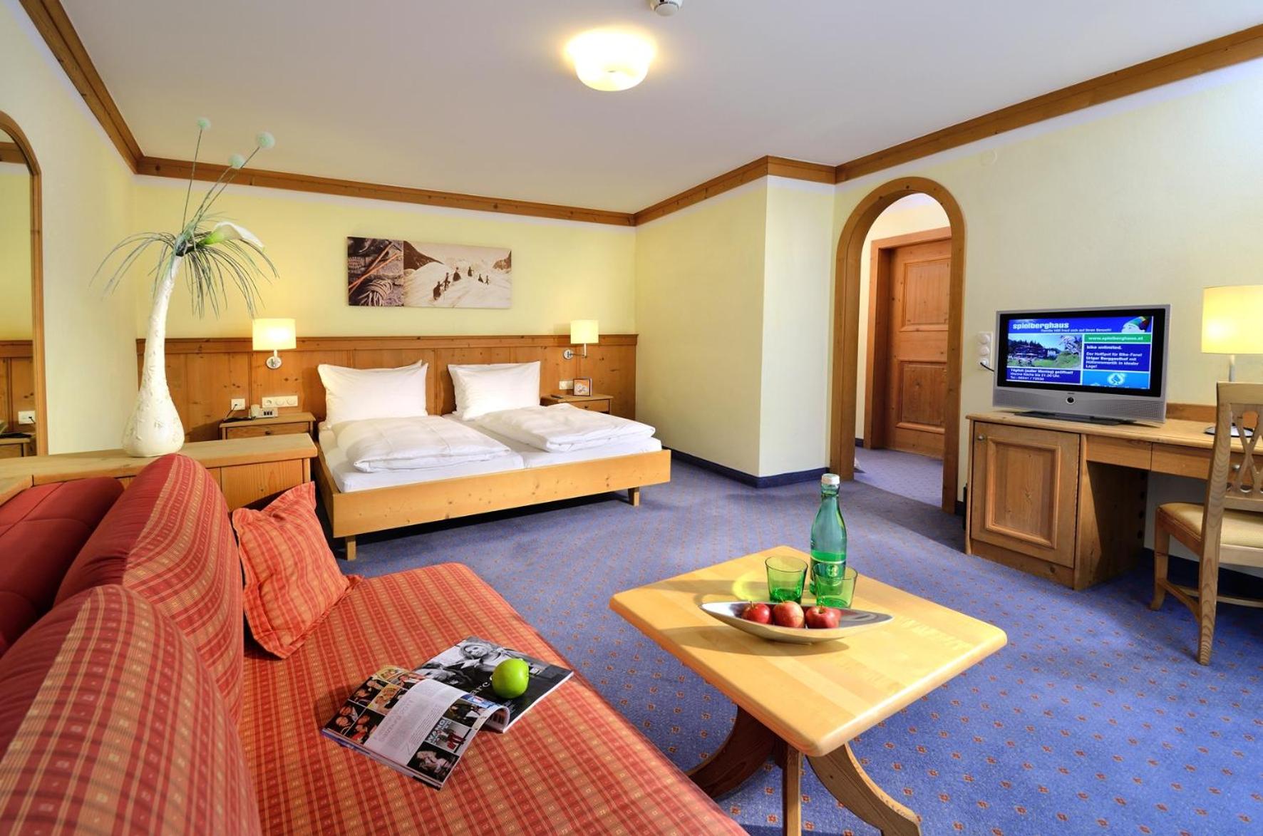 Deluxe Double Room with Balcony and Mountain View - Photo 4