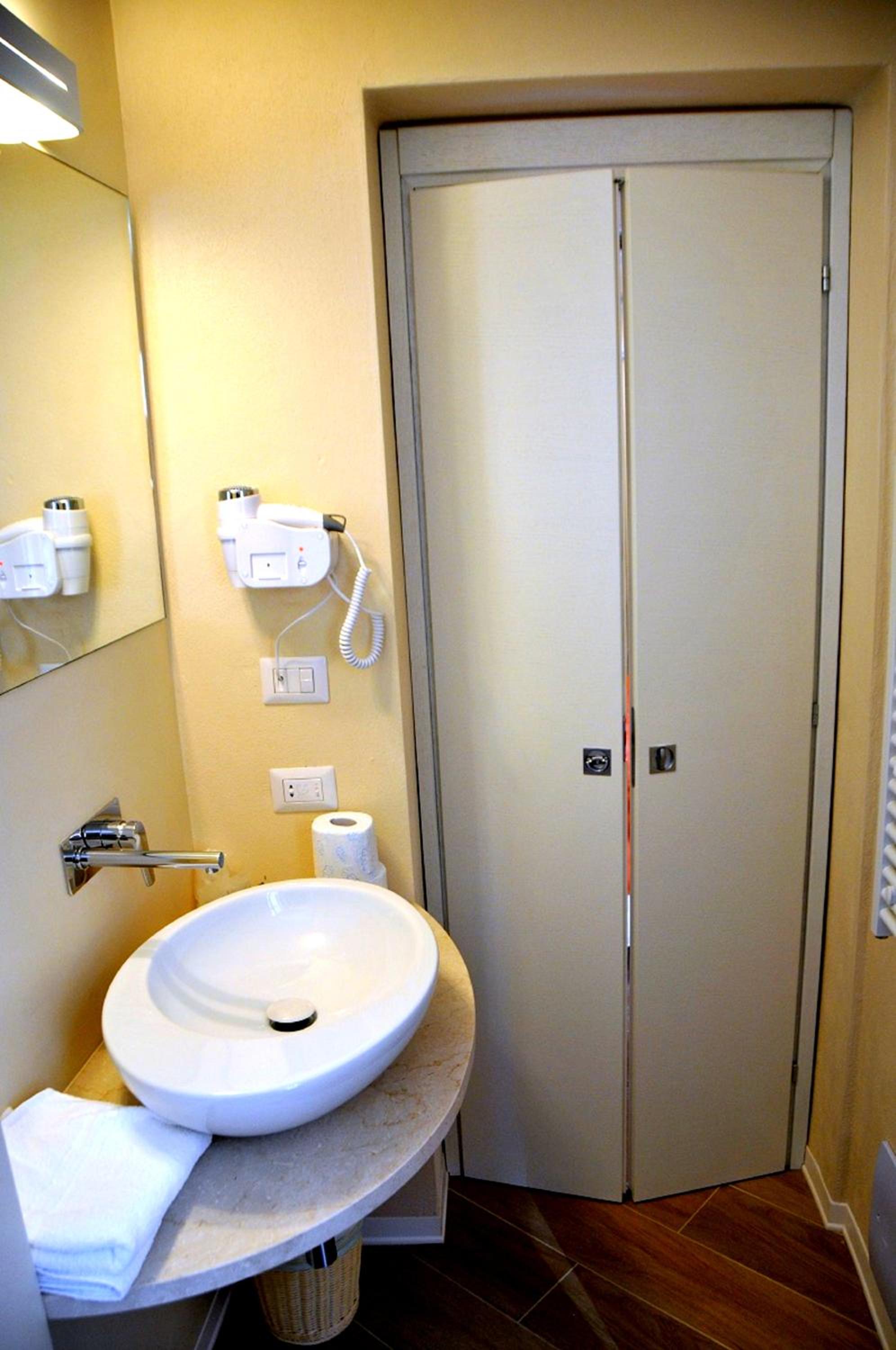 Double Room - Photo 16