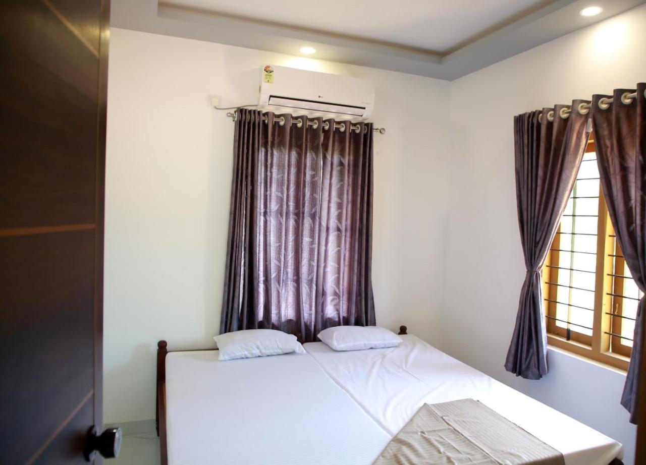 Double Room with Patio photo 3