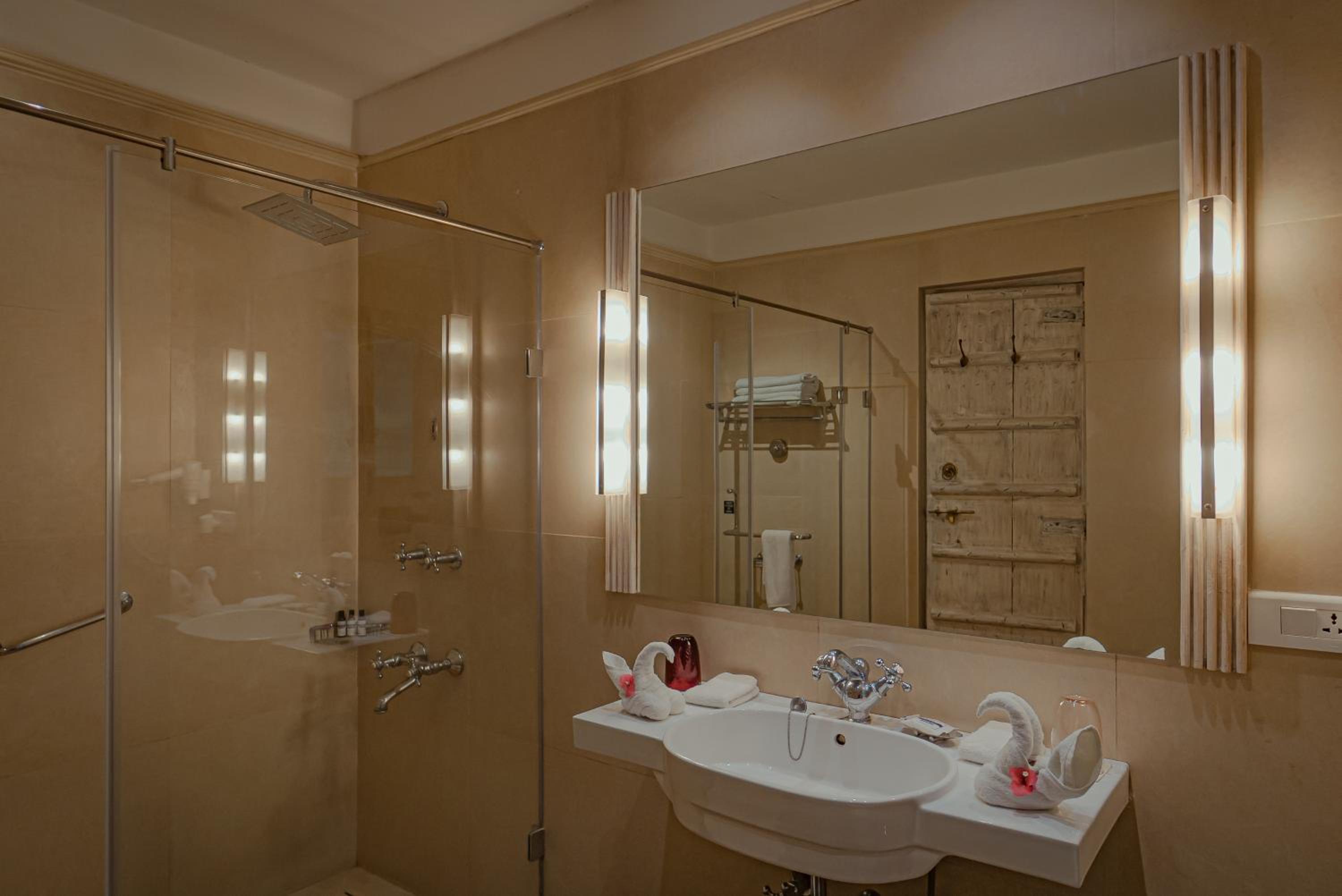 Deluxe Room - Photo 7