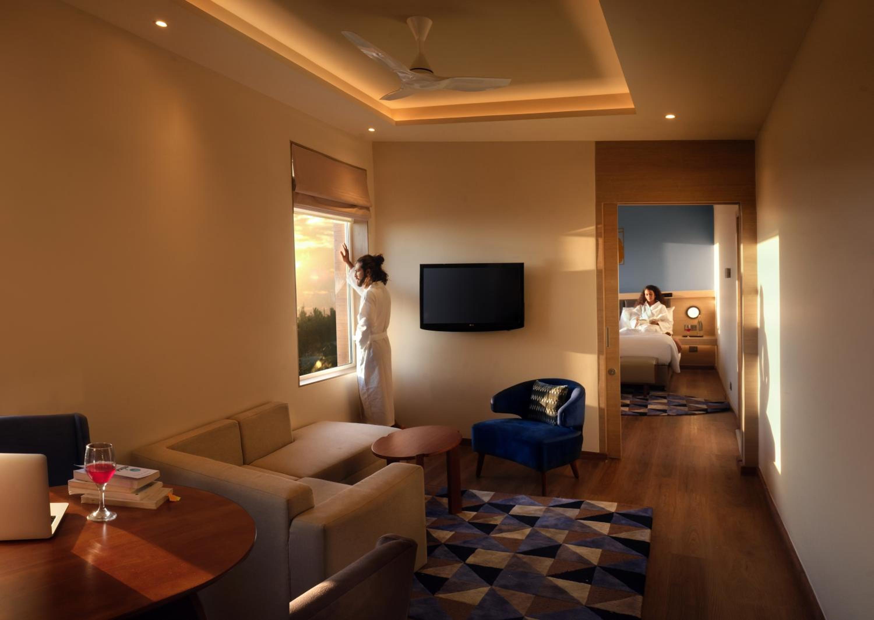 Executive Suite - Photo 5