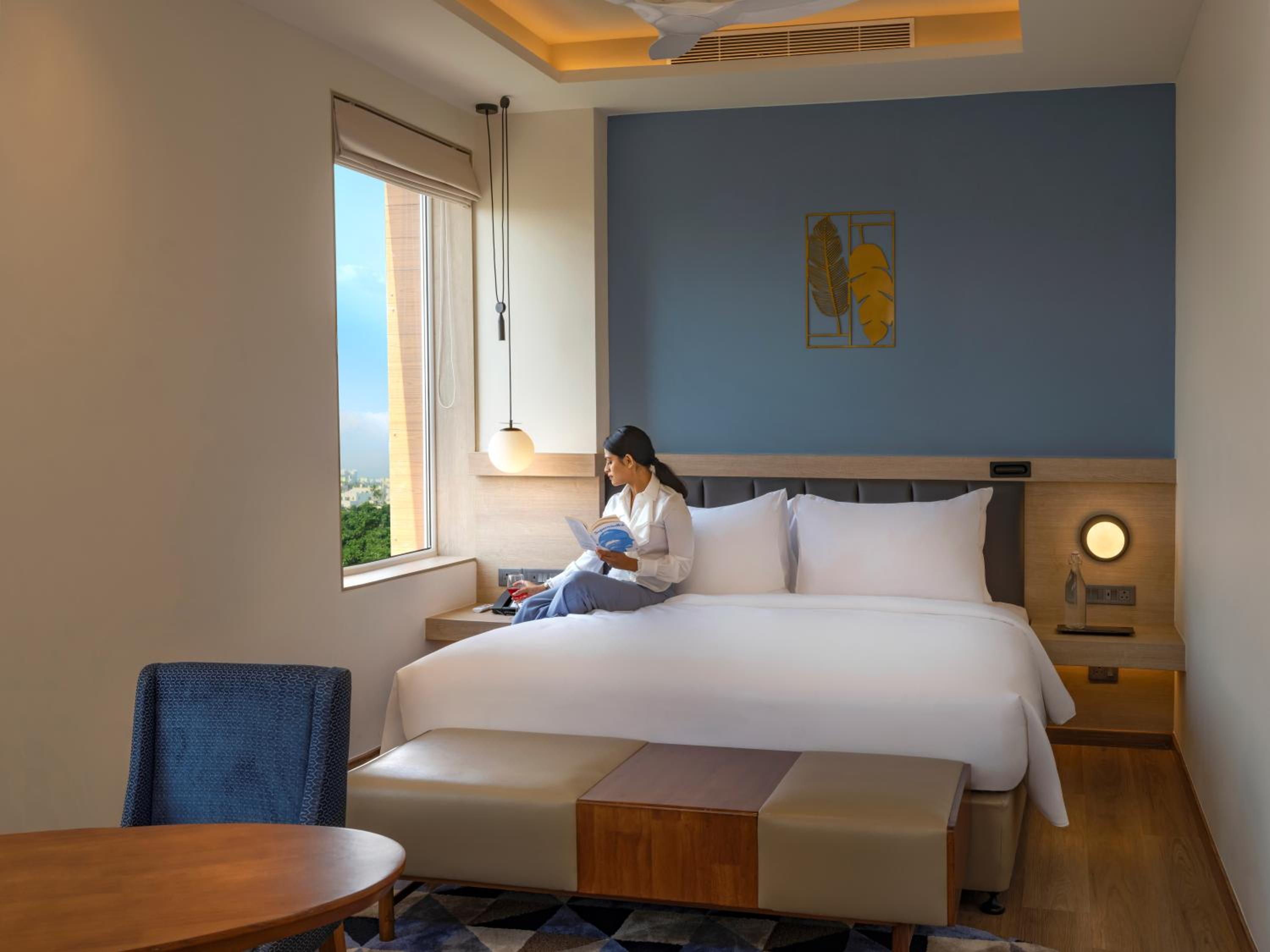 Executive Suite - Photo 4