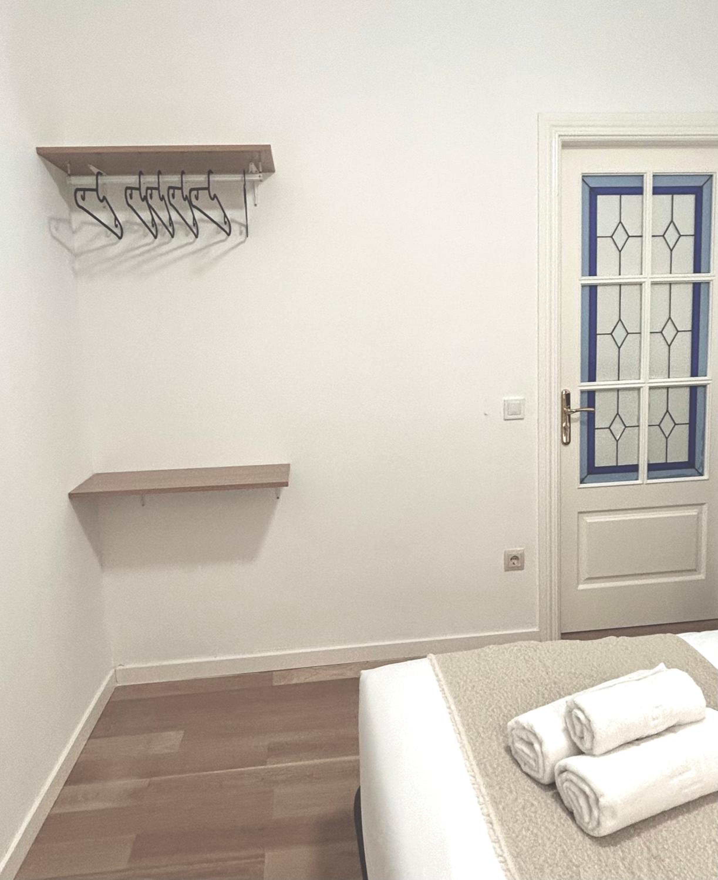 Double Room with Shared Bathroom photo 3