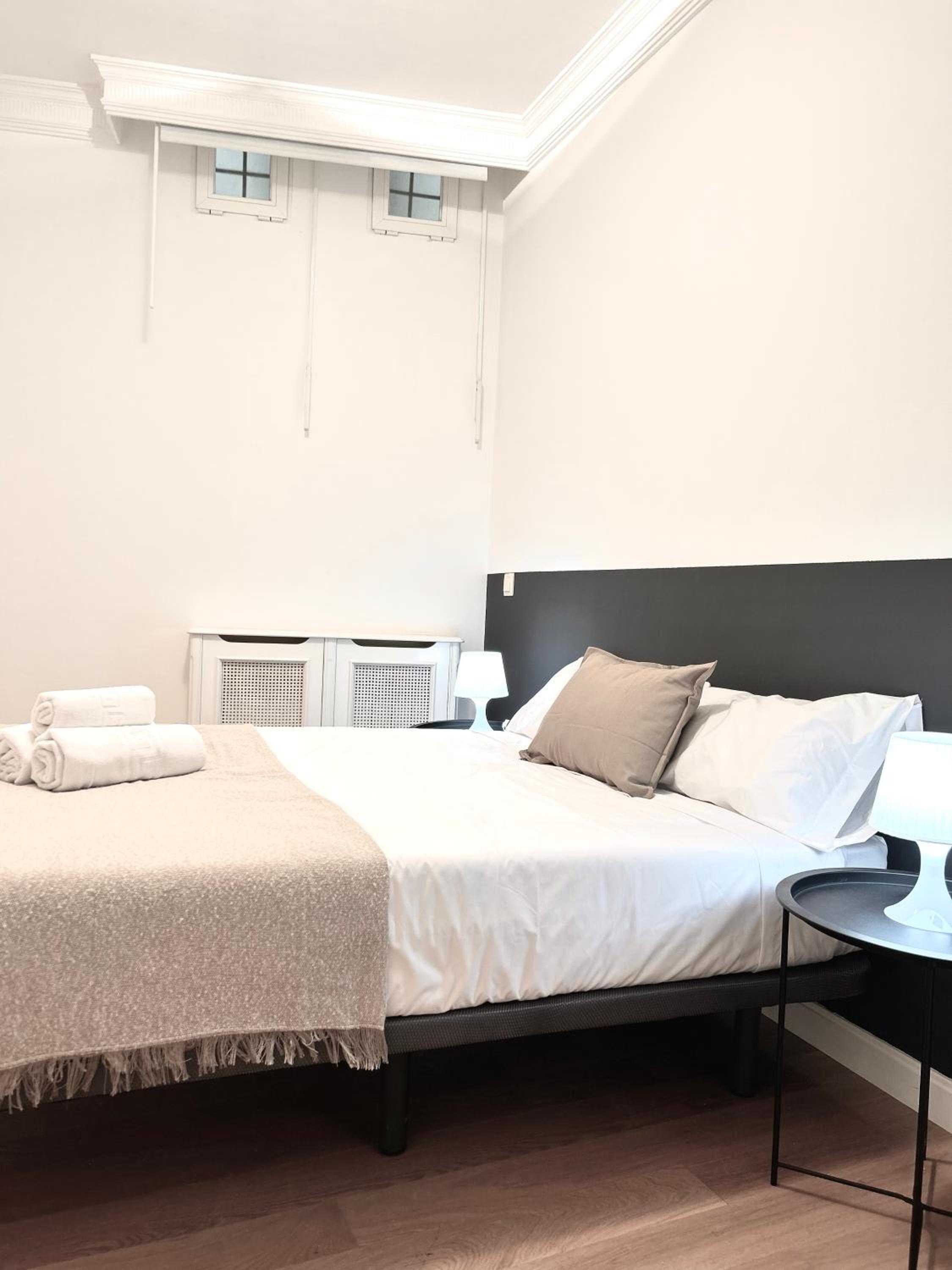 Double Room with Shared Bathroom photo 2