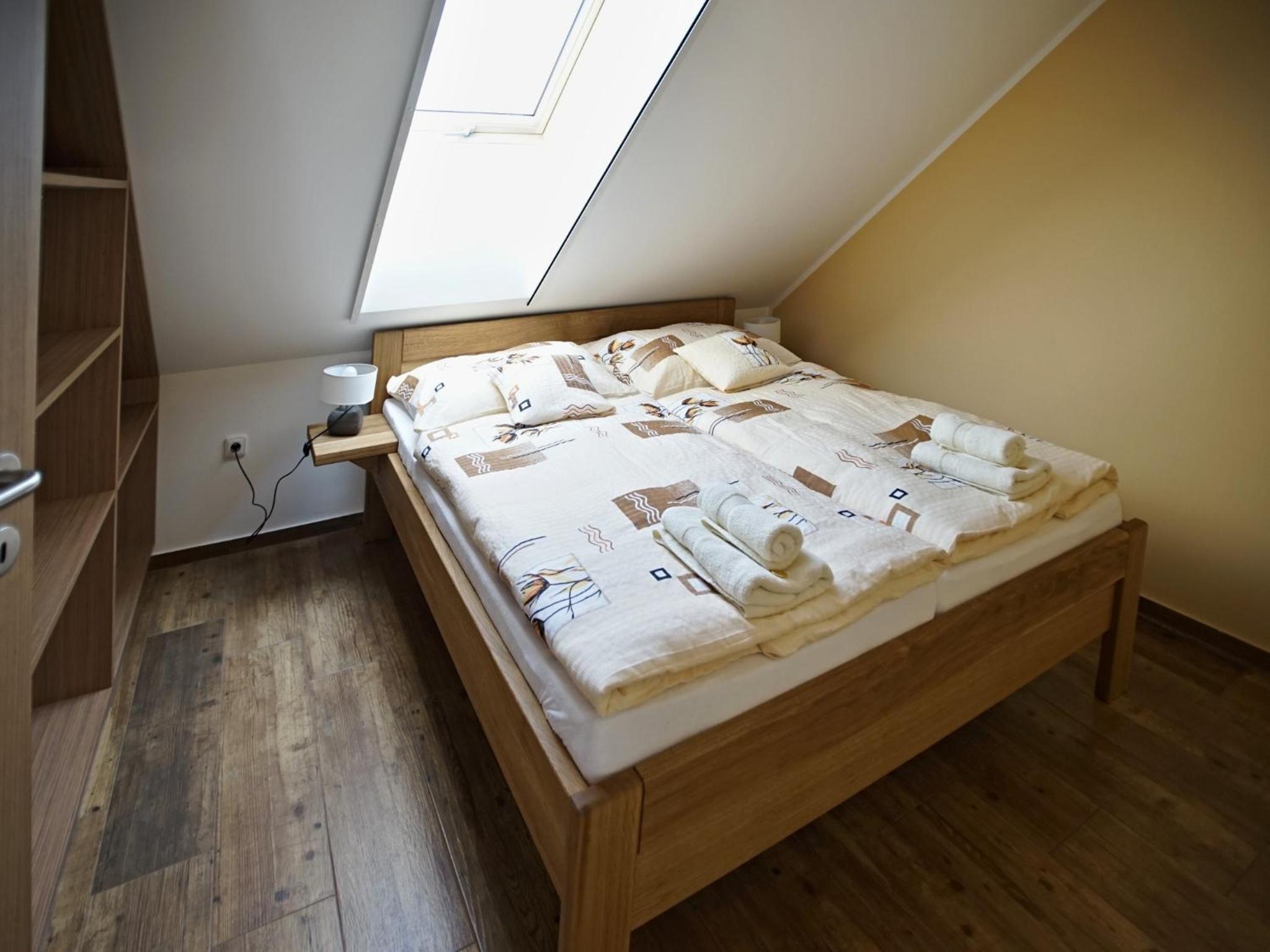One-Bedroom Apartment with Sofa Bed photo 2