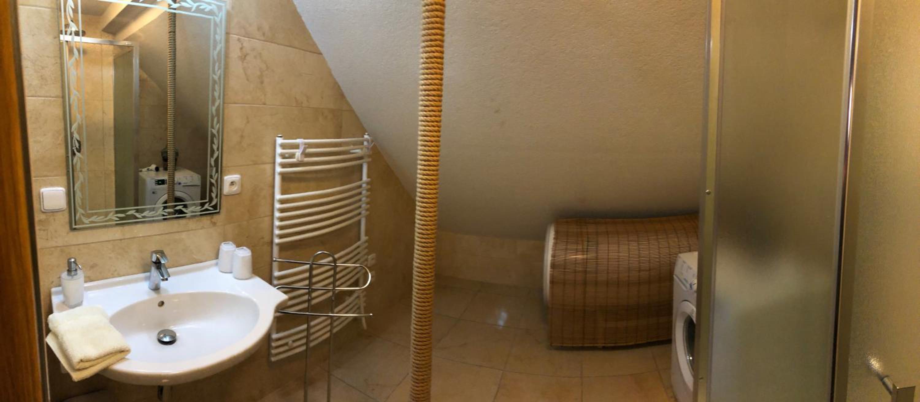 Triple Room with Shared Toilet photo 2