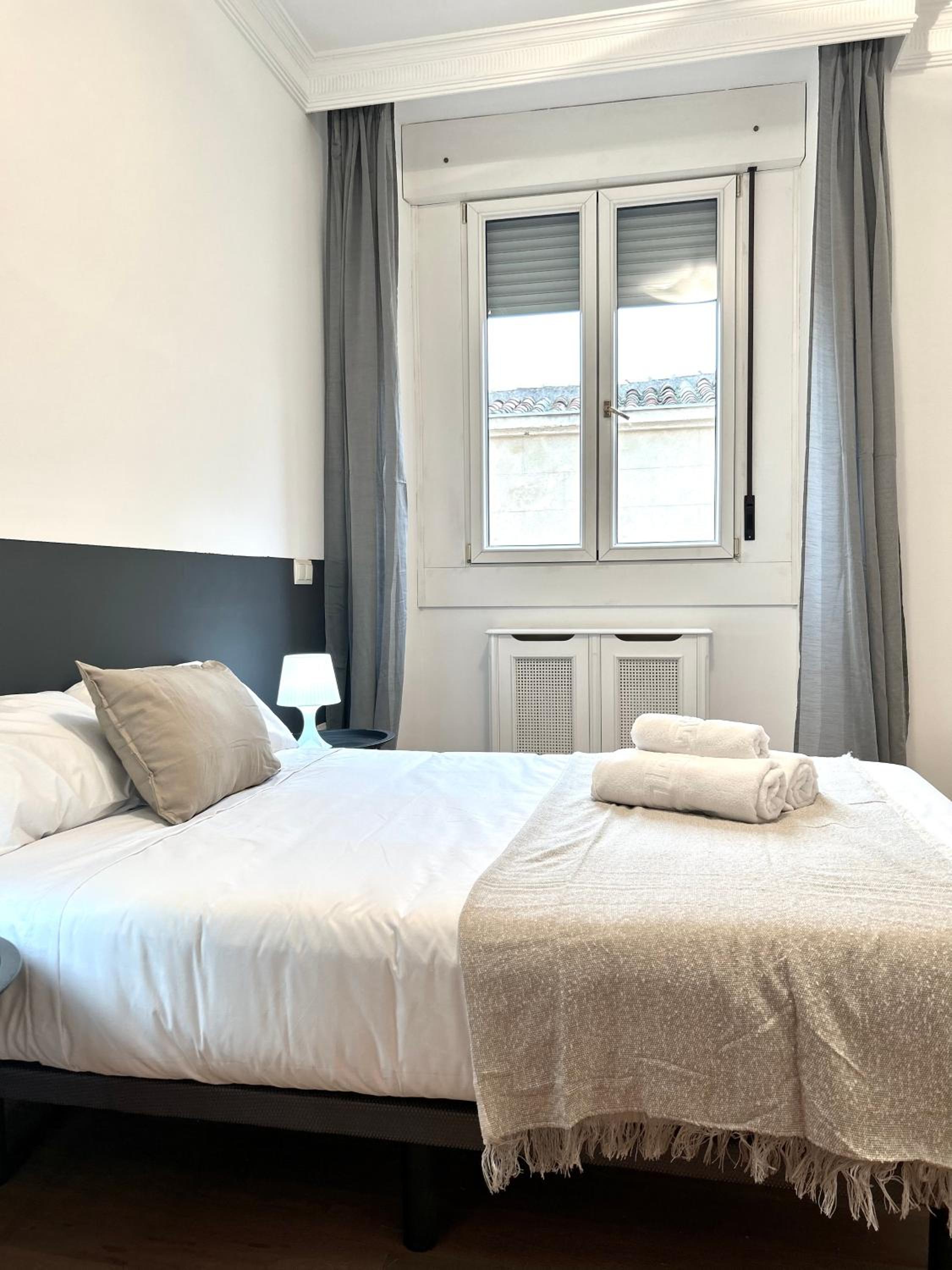 Double Room with Shared Bathroom photo 2