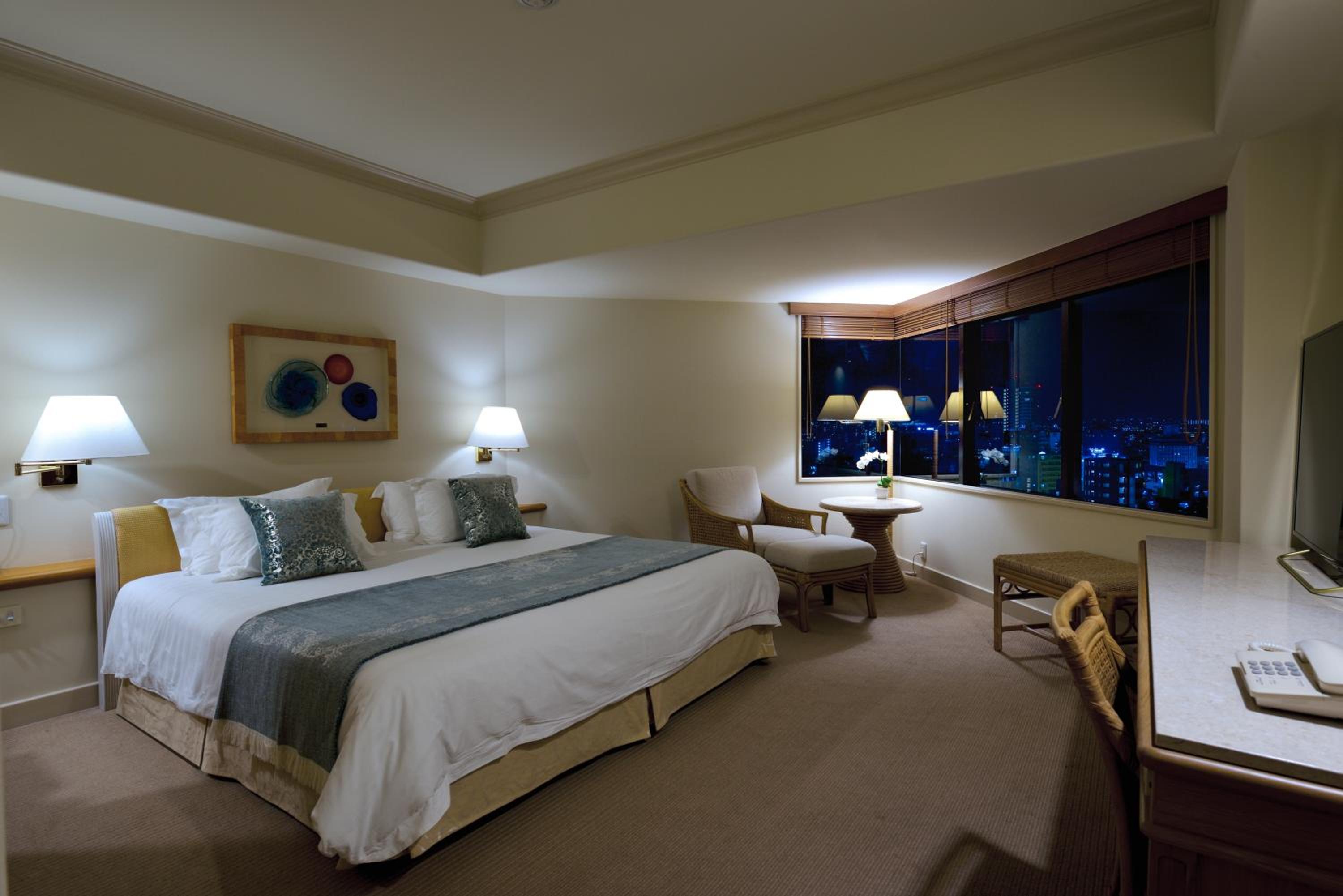 Club King Room with Lounge Access - Non-Smoking photo 3