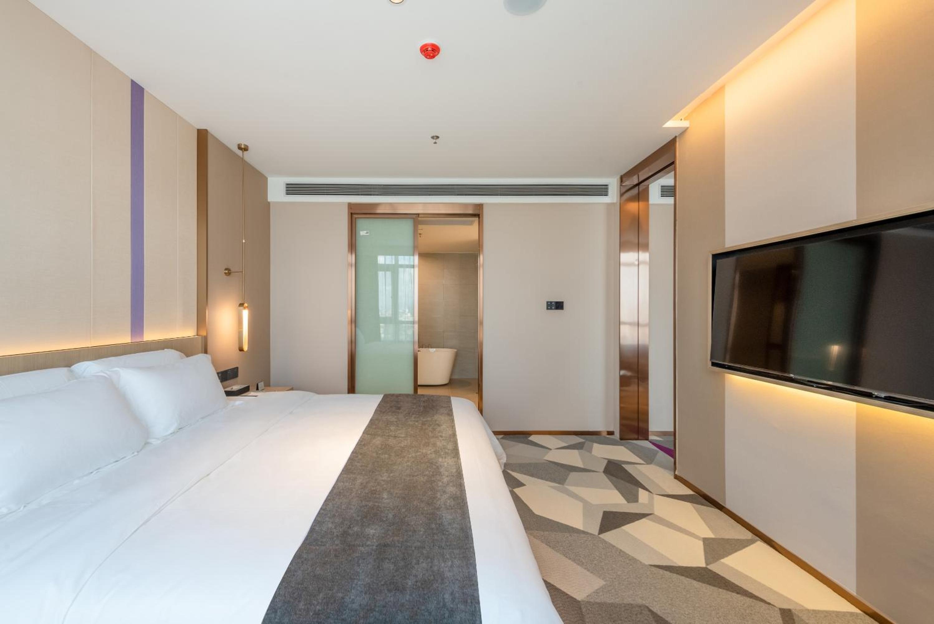Deluxe Suite photo 2