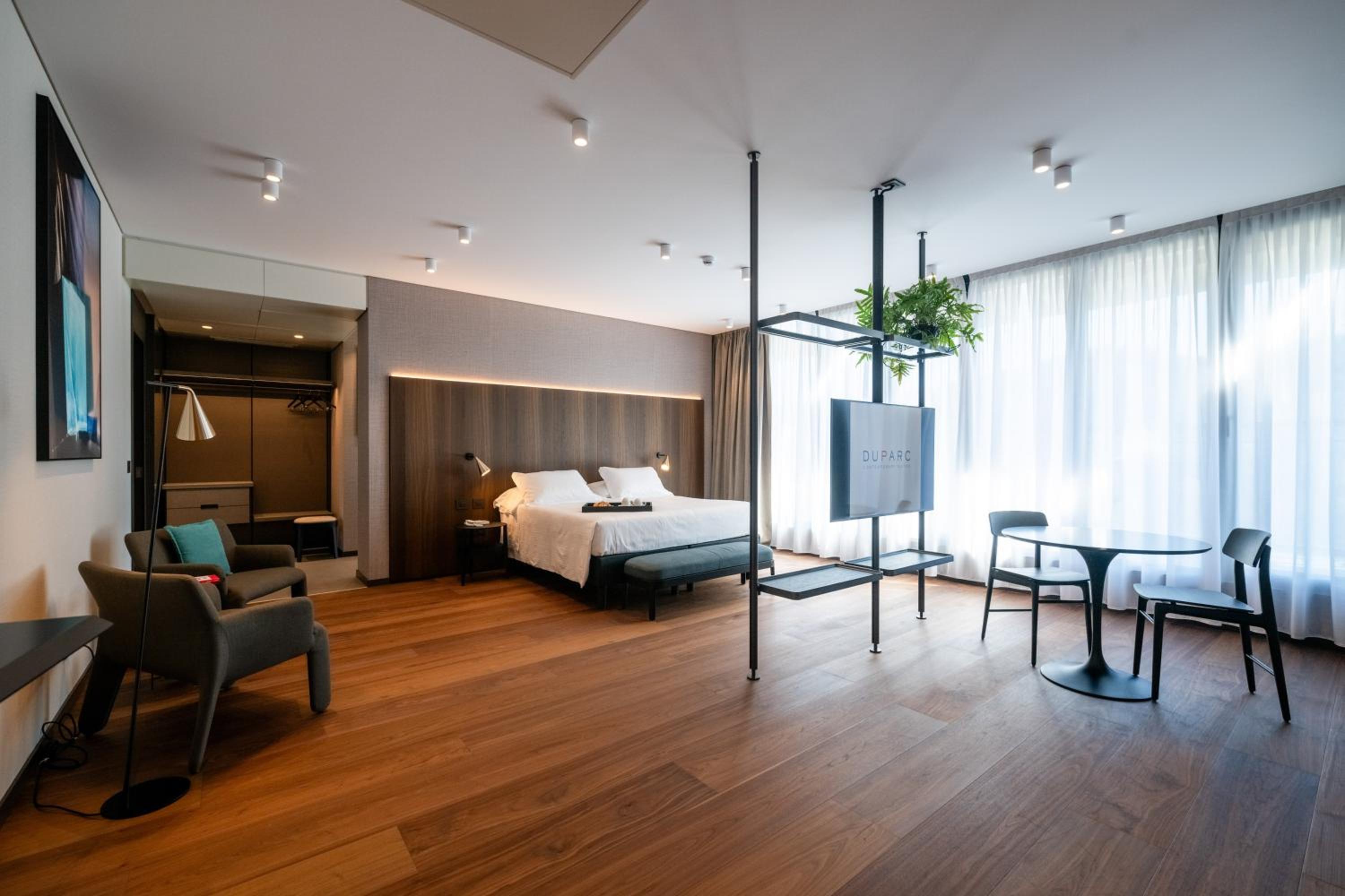 Junior Suite with Terrace - Photo 13