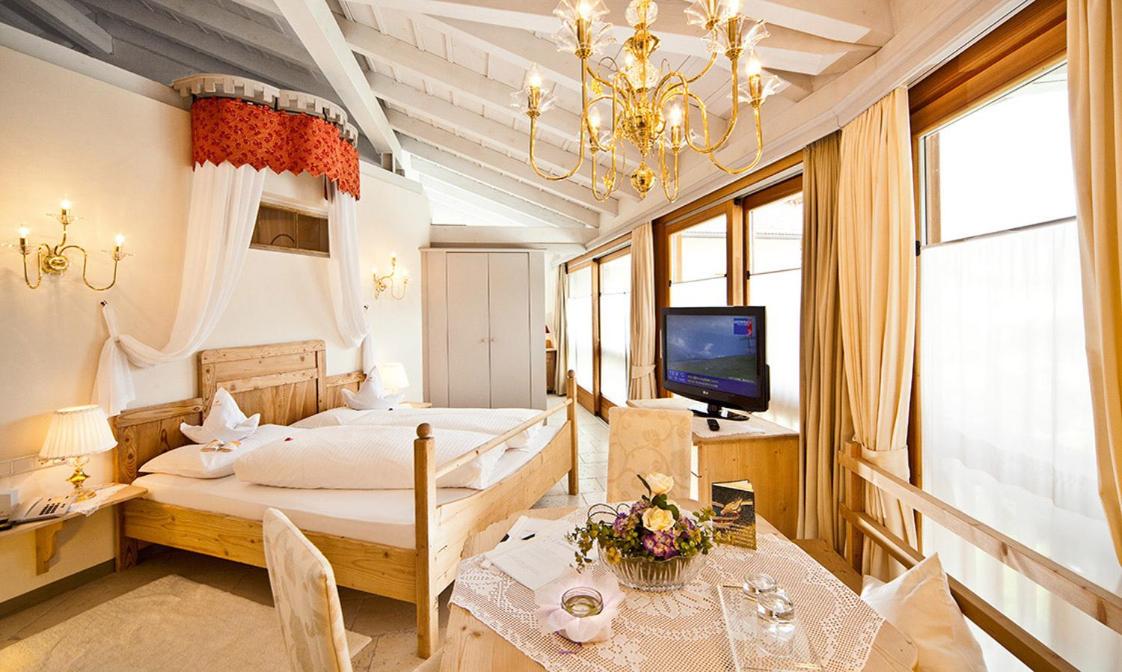 Deluxe Suite With Spa Bath