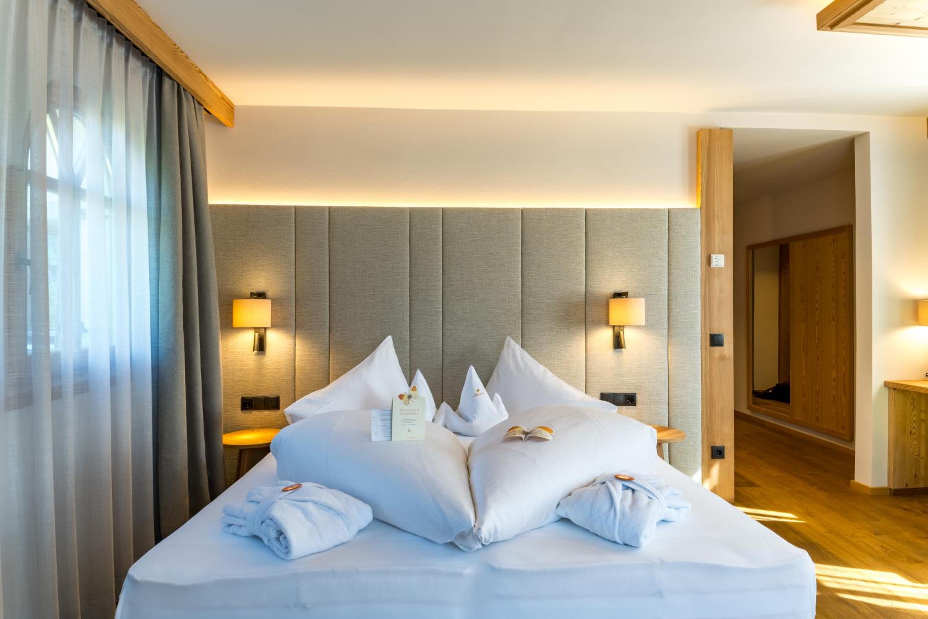 Junior Suite with Mountain View photo 3