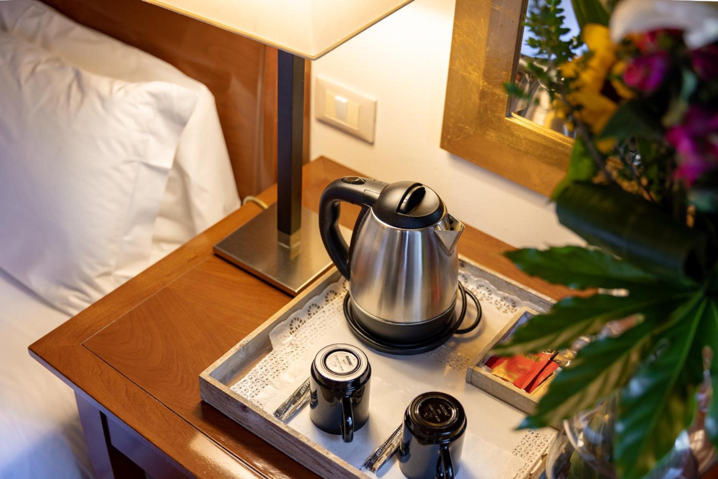 Superior King Room - Photo 13