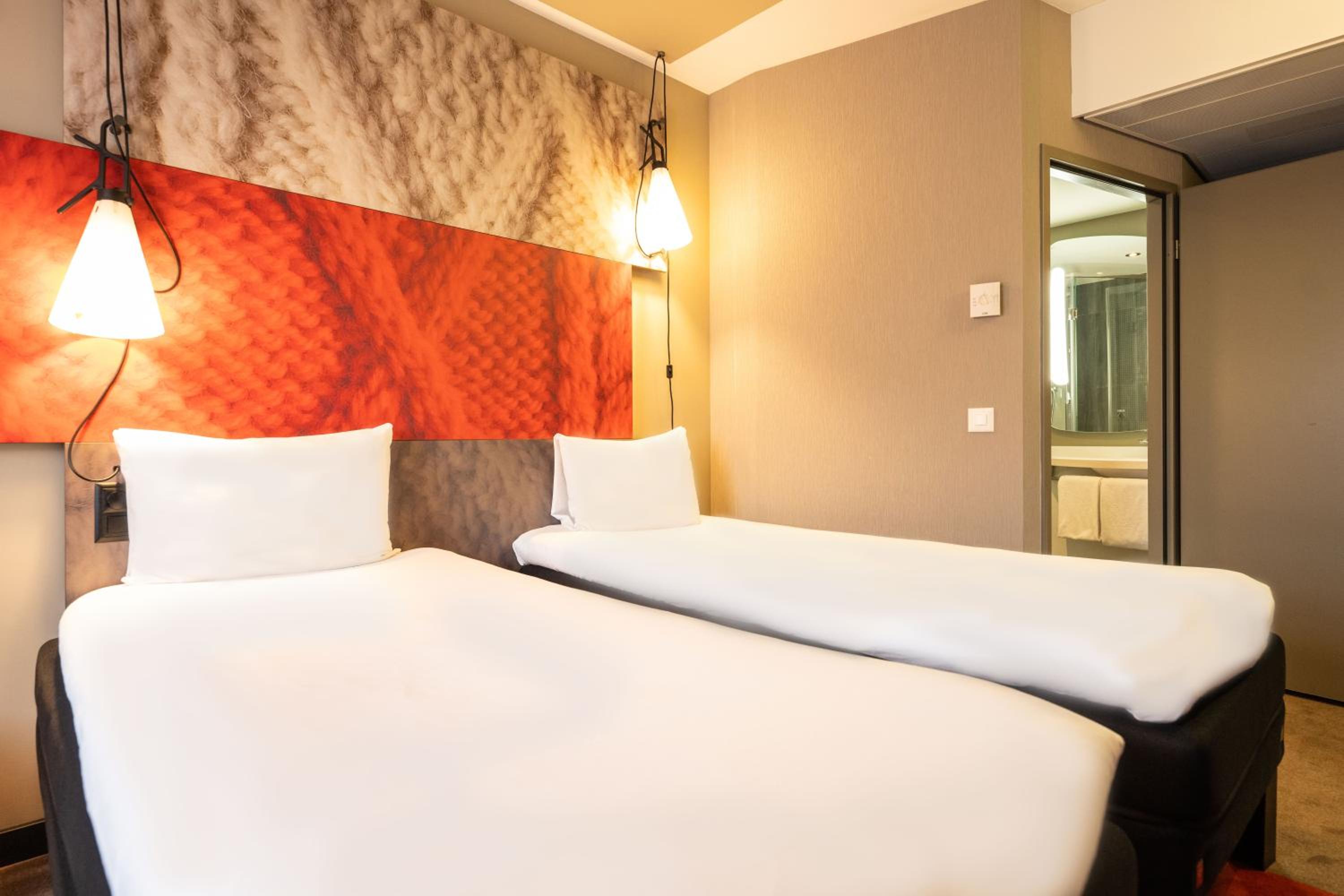 Twin Room - Photo 3