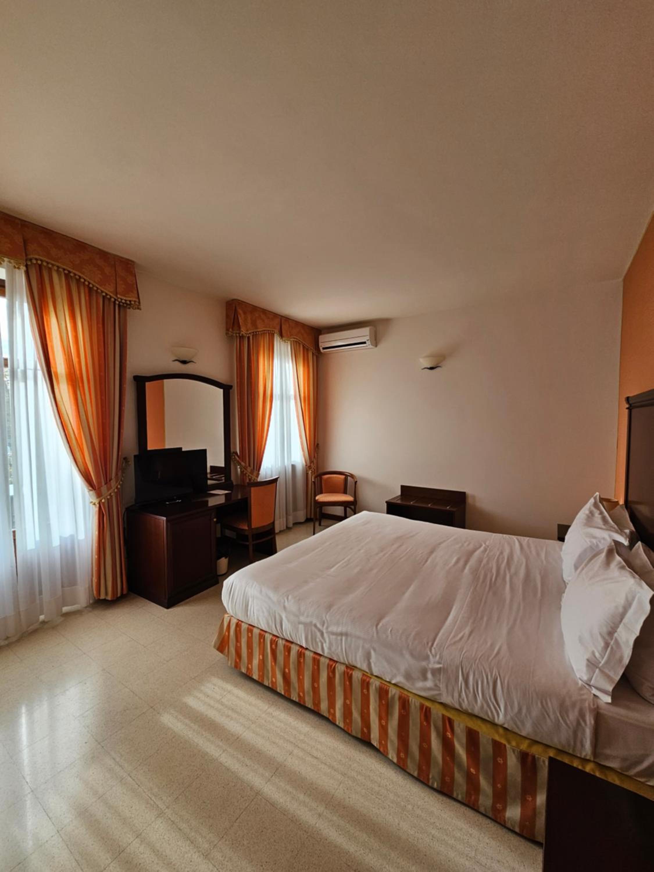 Superior Double or Twin Room - Photo 3