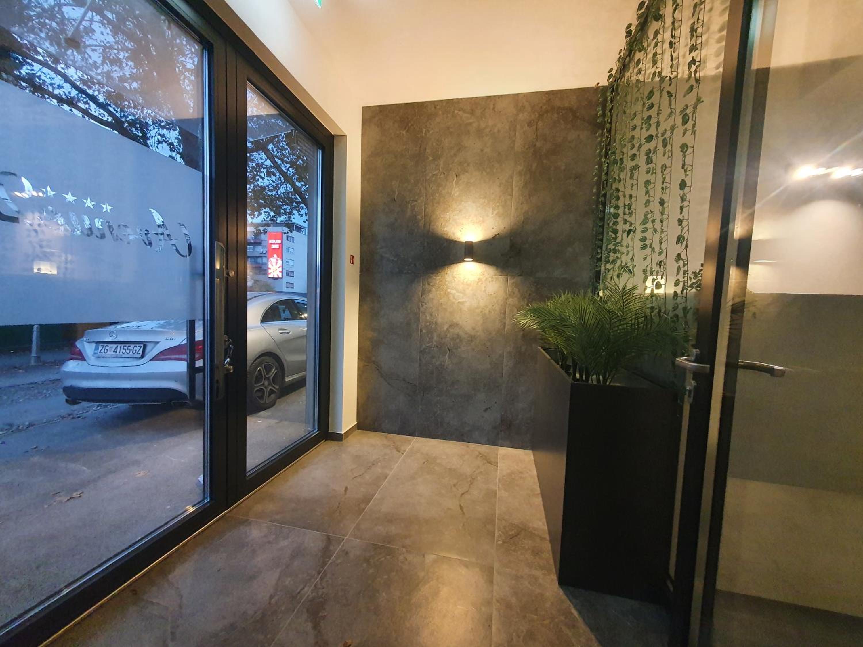 Deluxe Double Room with Balcony - Photo 3