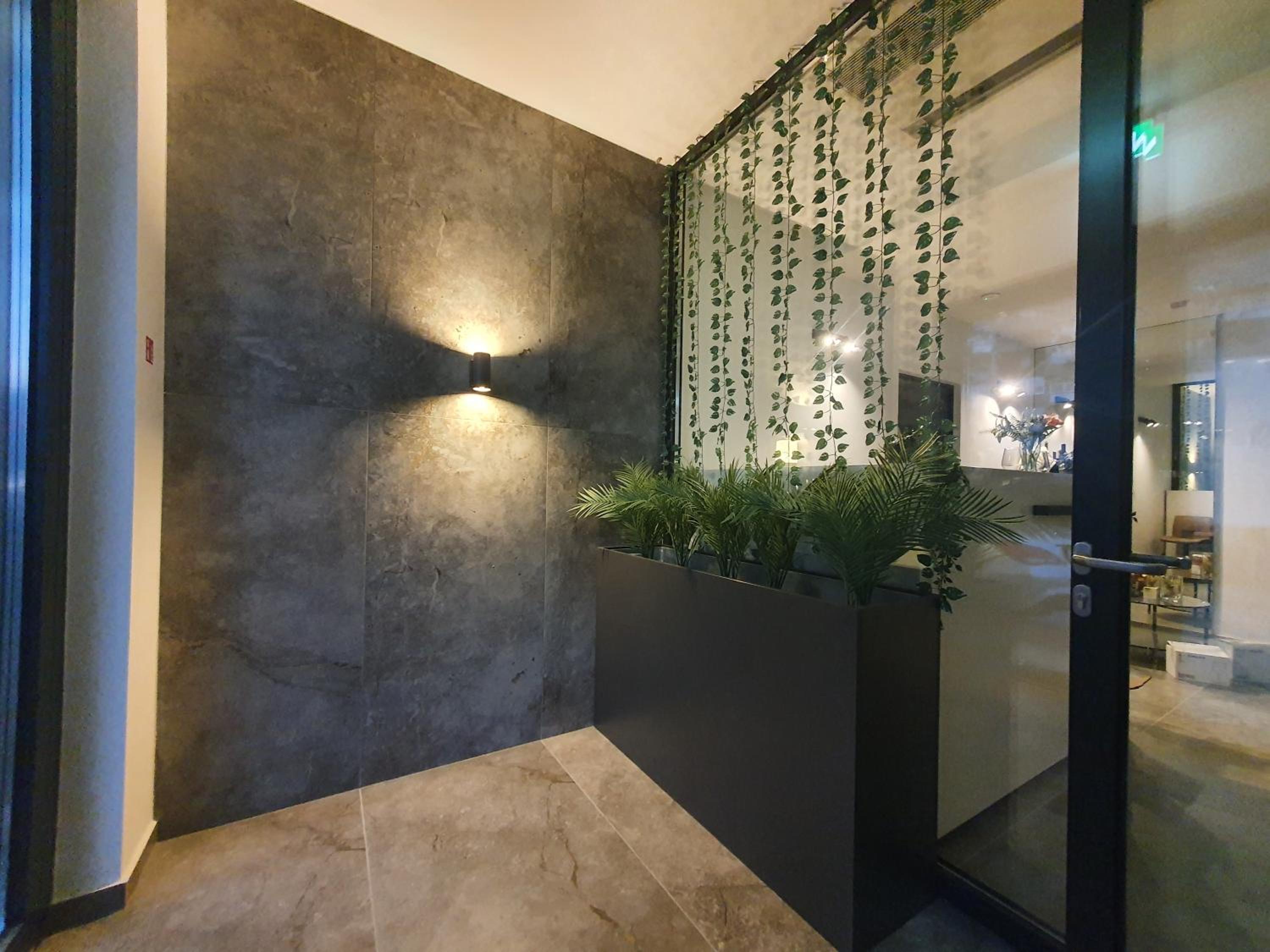 Deluxe Double Room with Balcony - Photo 6