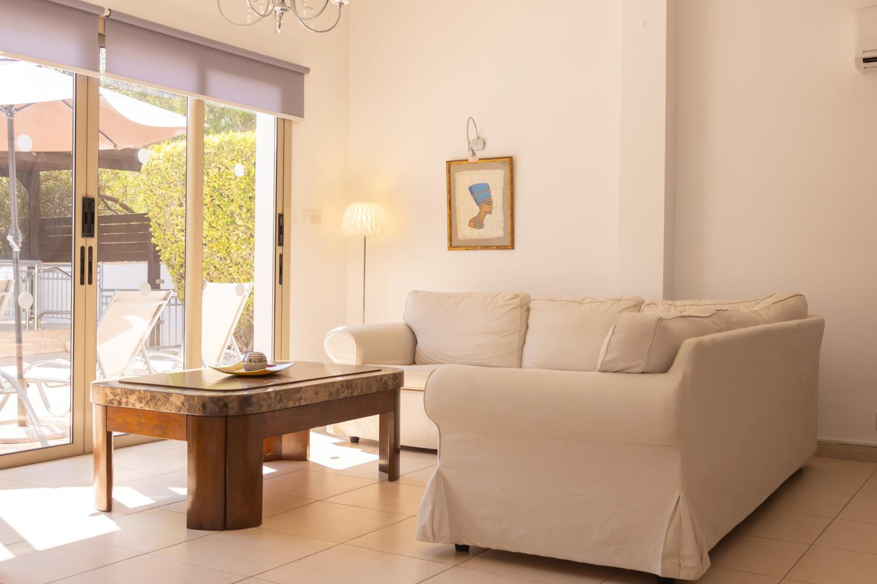 Villa photo 3