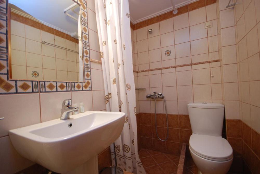 Double Room - Photo 3