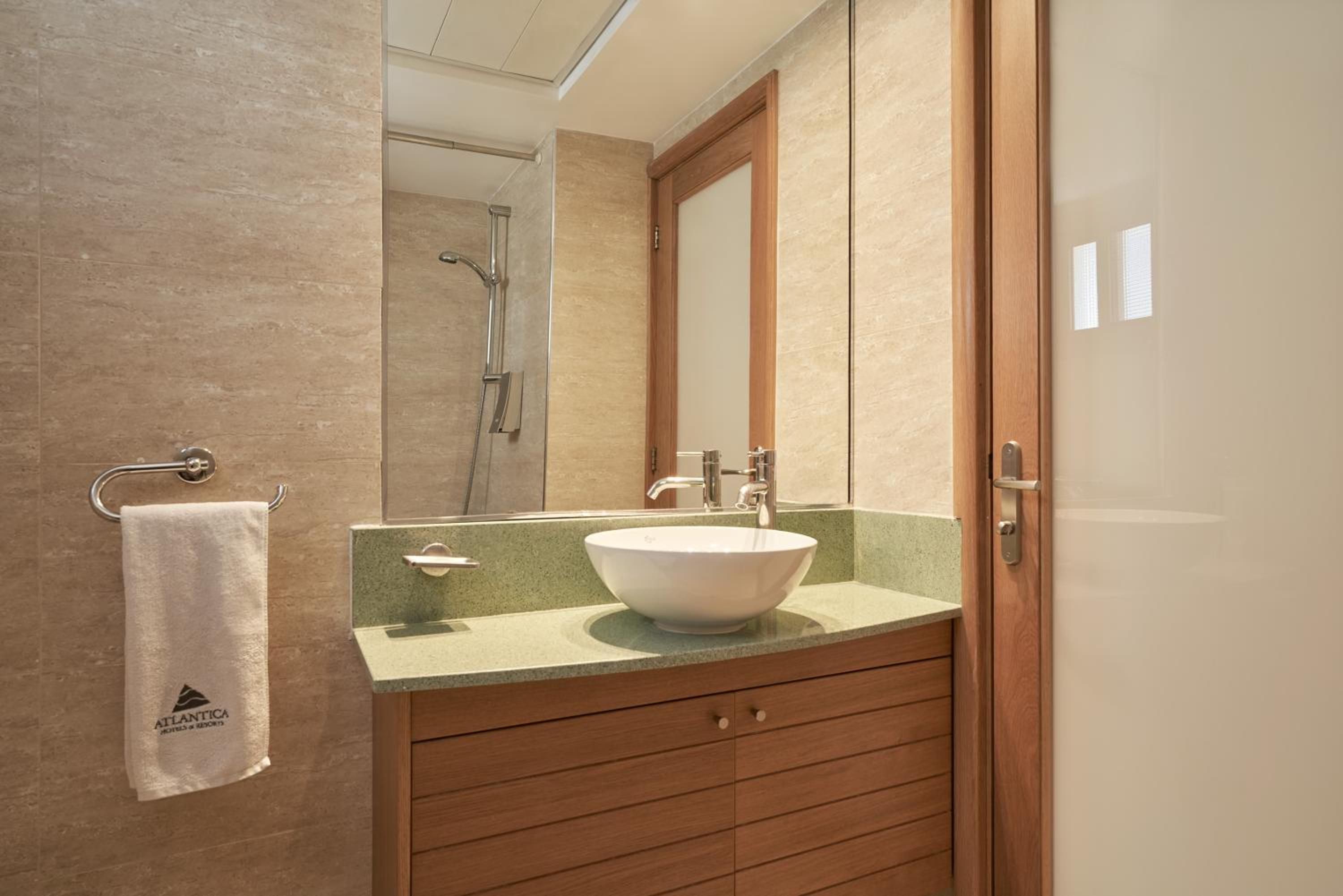 Twin / Double Room Inland View photo 3