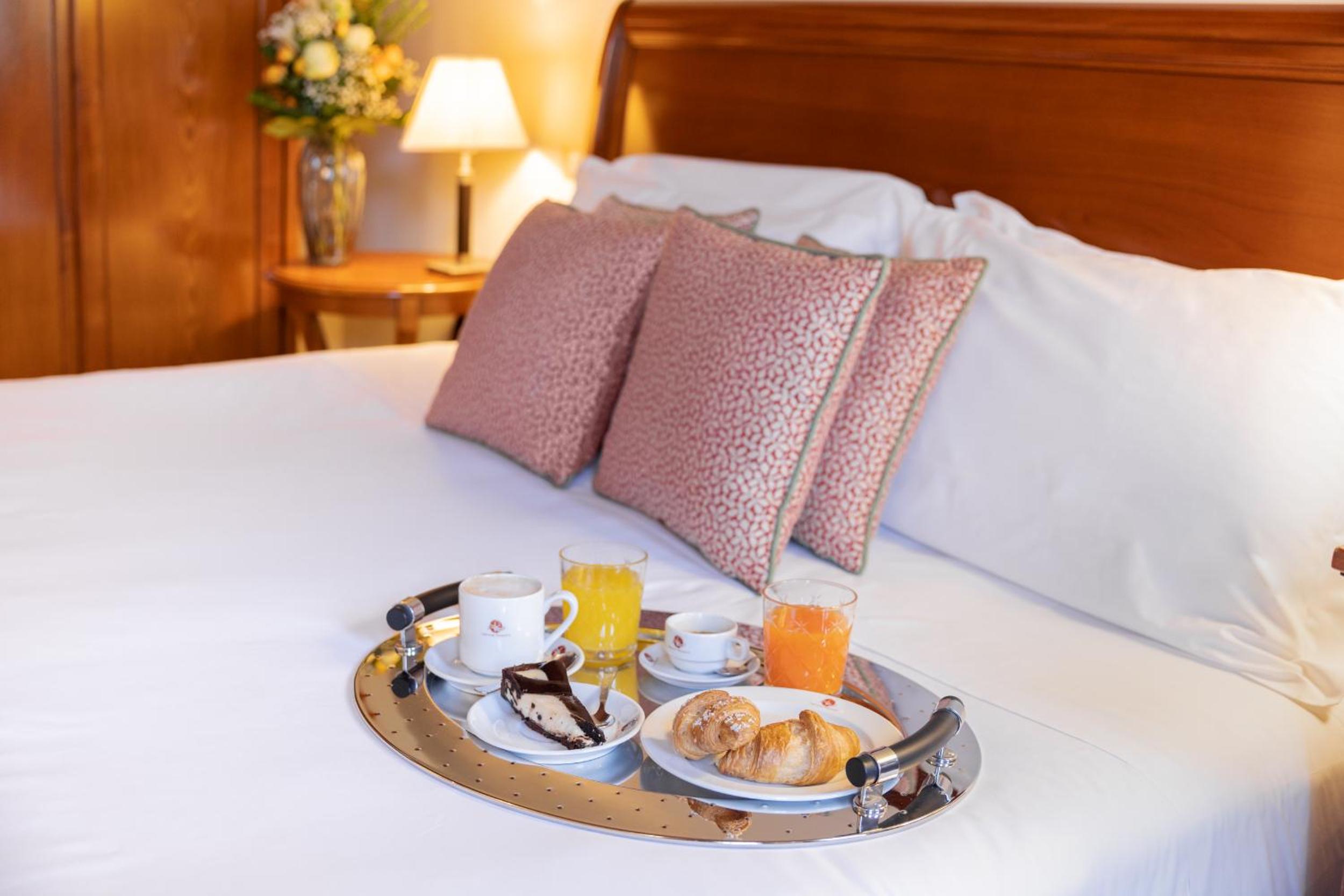 Standard Double or Twin Room - Photo 9