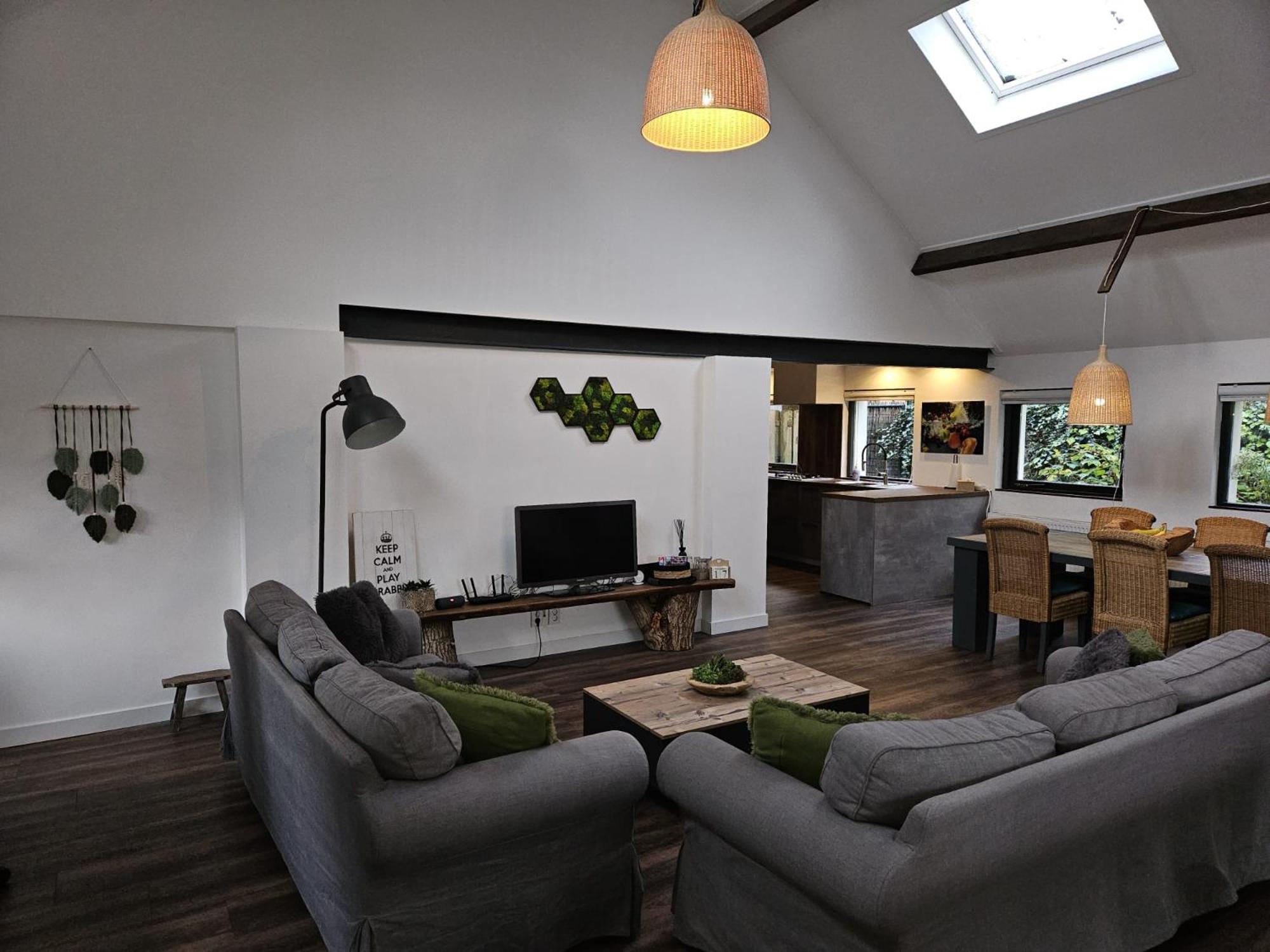 Deluxe Family Room photo 1