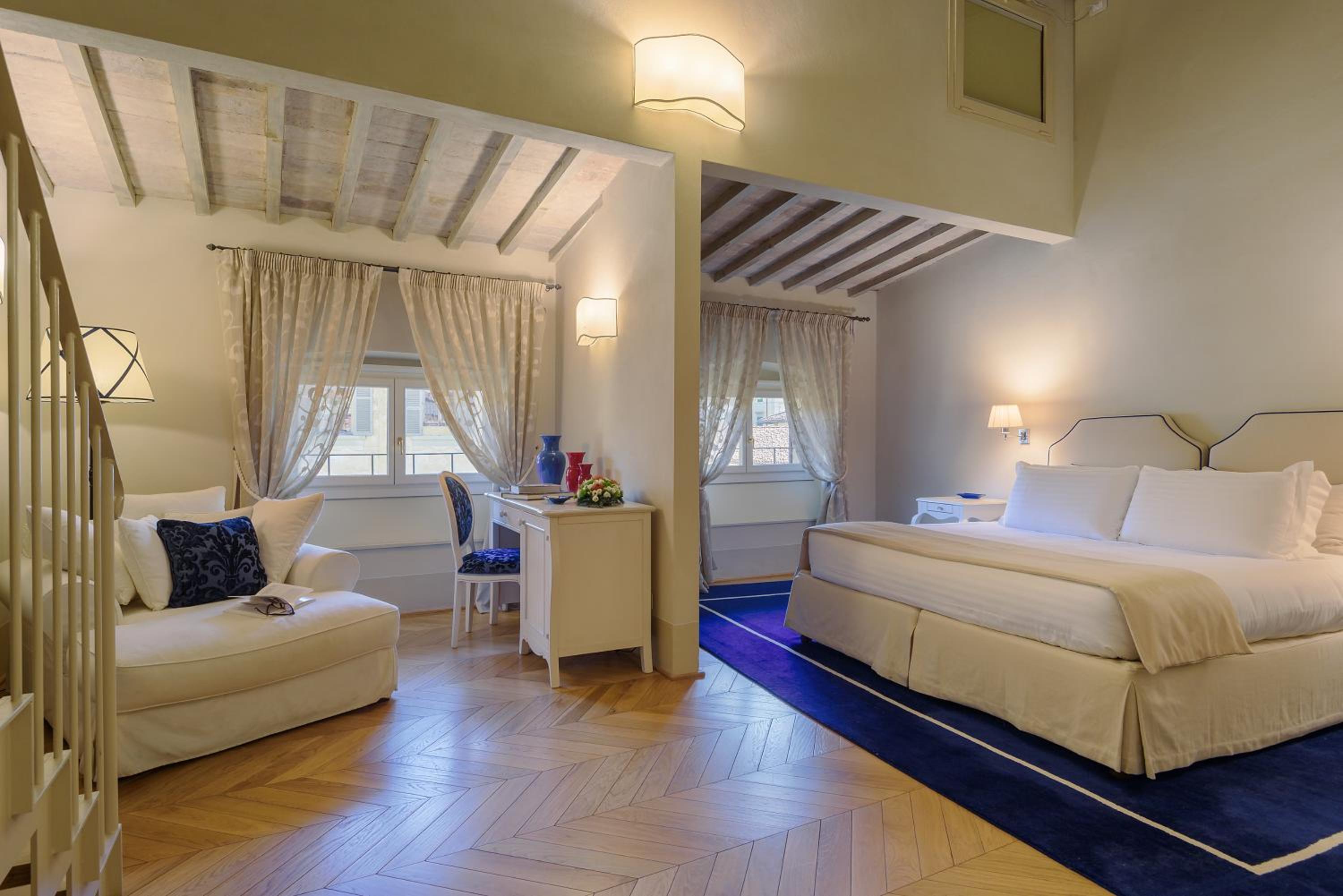 Deluxe Junior Suite photo 1