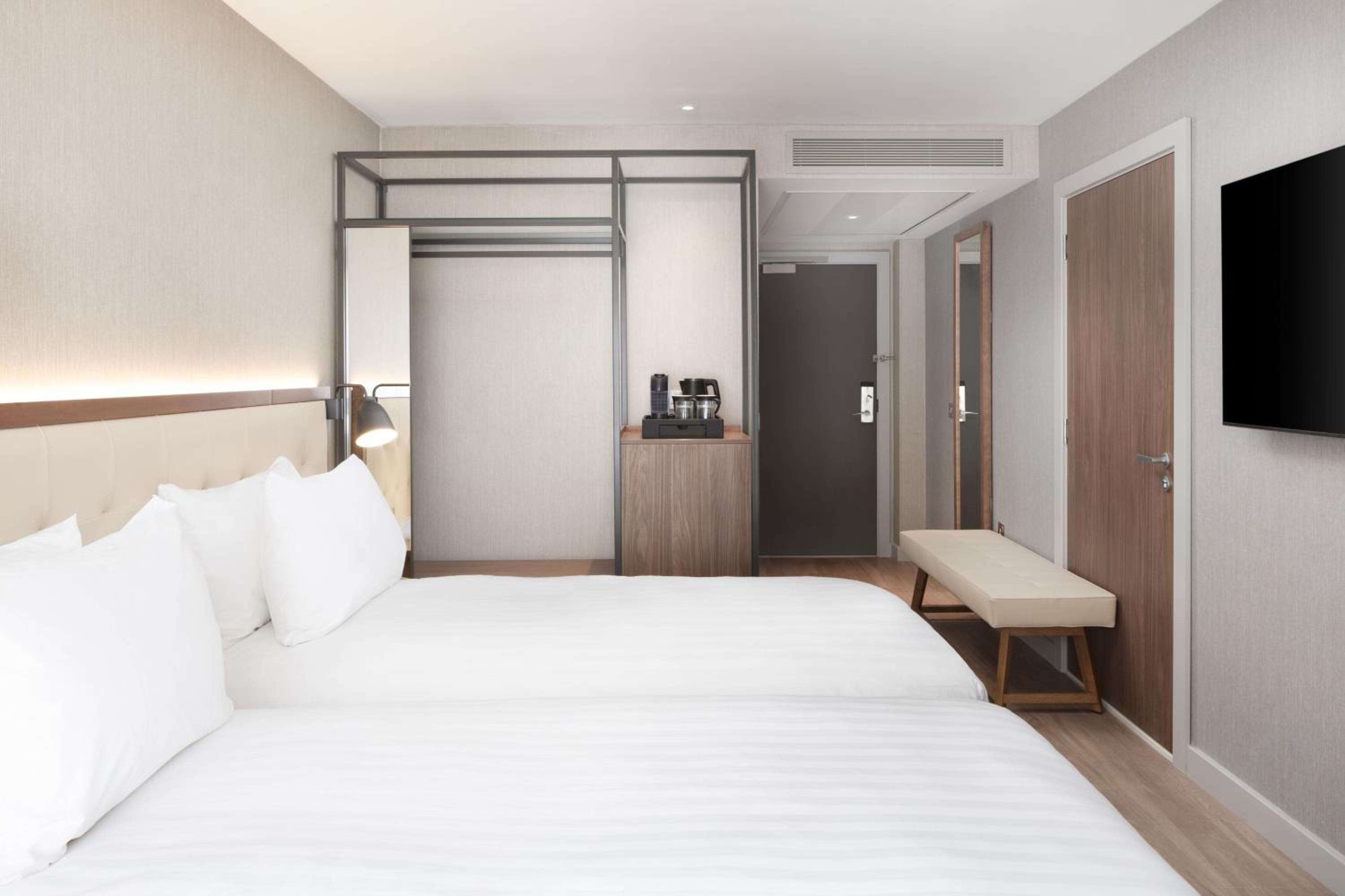 Standard Twin Room - Photo 9