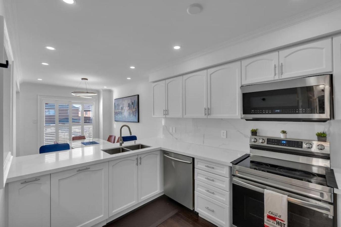 Three-Bedroom House photo 2