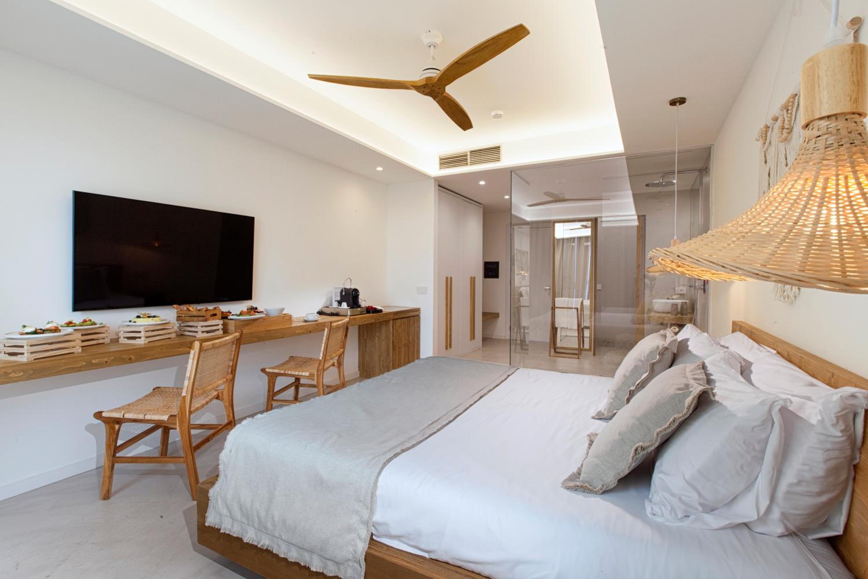 Double Room with Patio - Photo 9