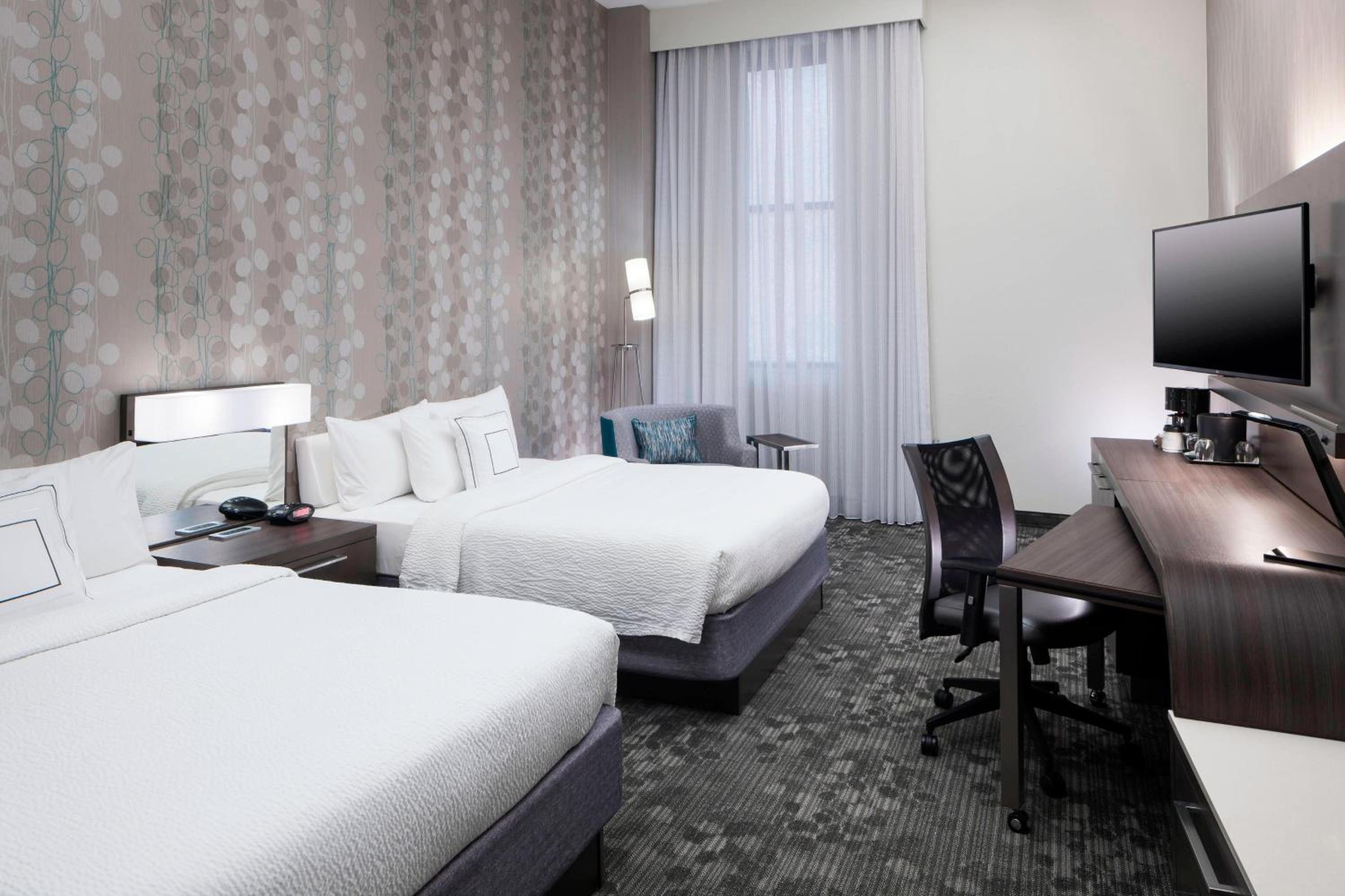 Queen Room with Two Queen Beds - Photo 1